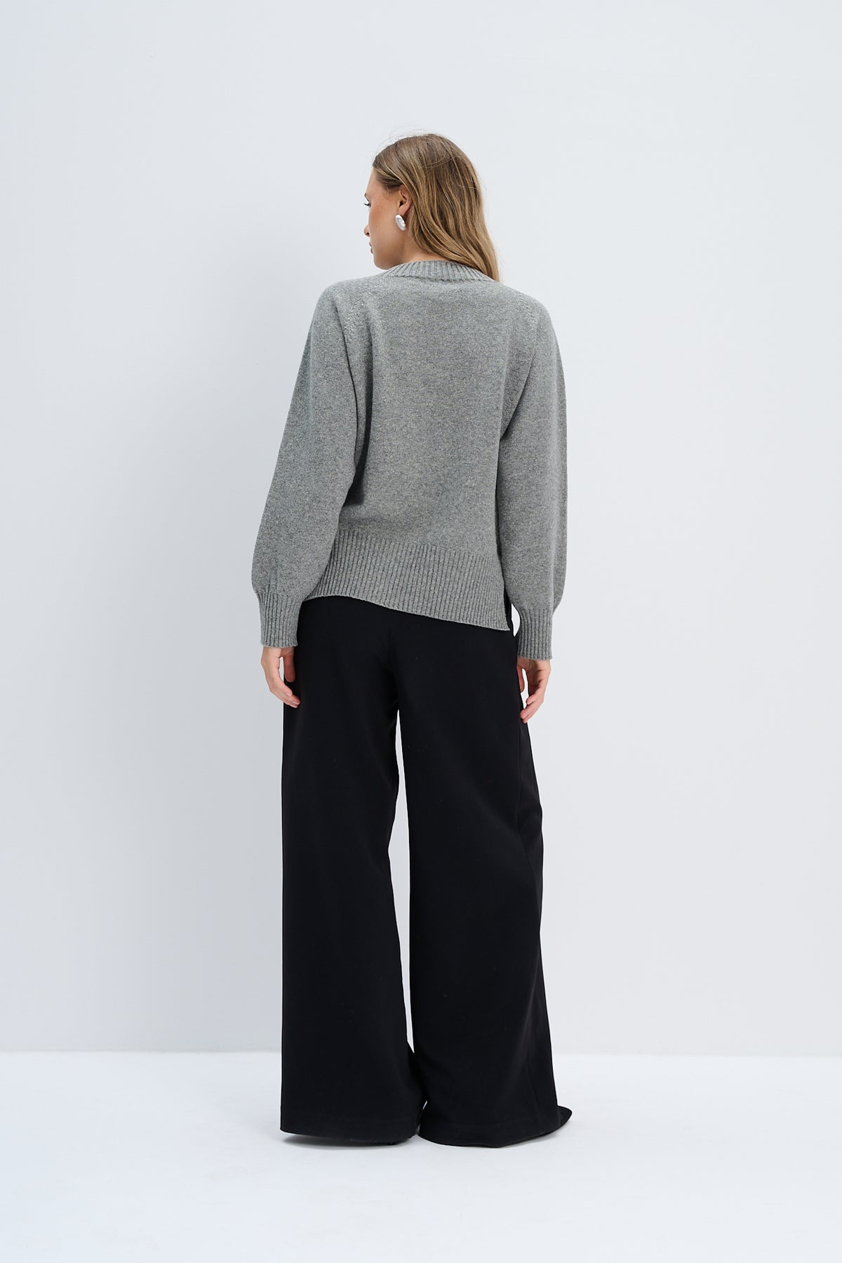 Sweter z wełny merynos Mellow szary