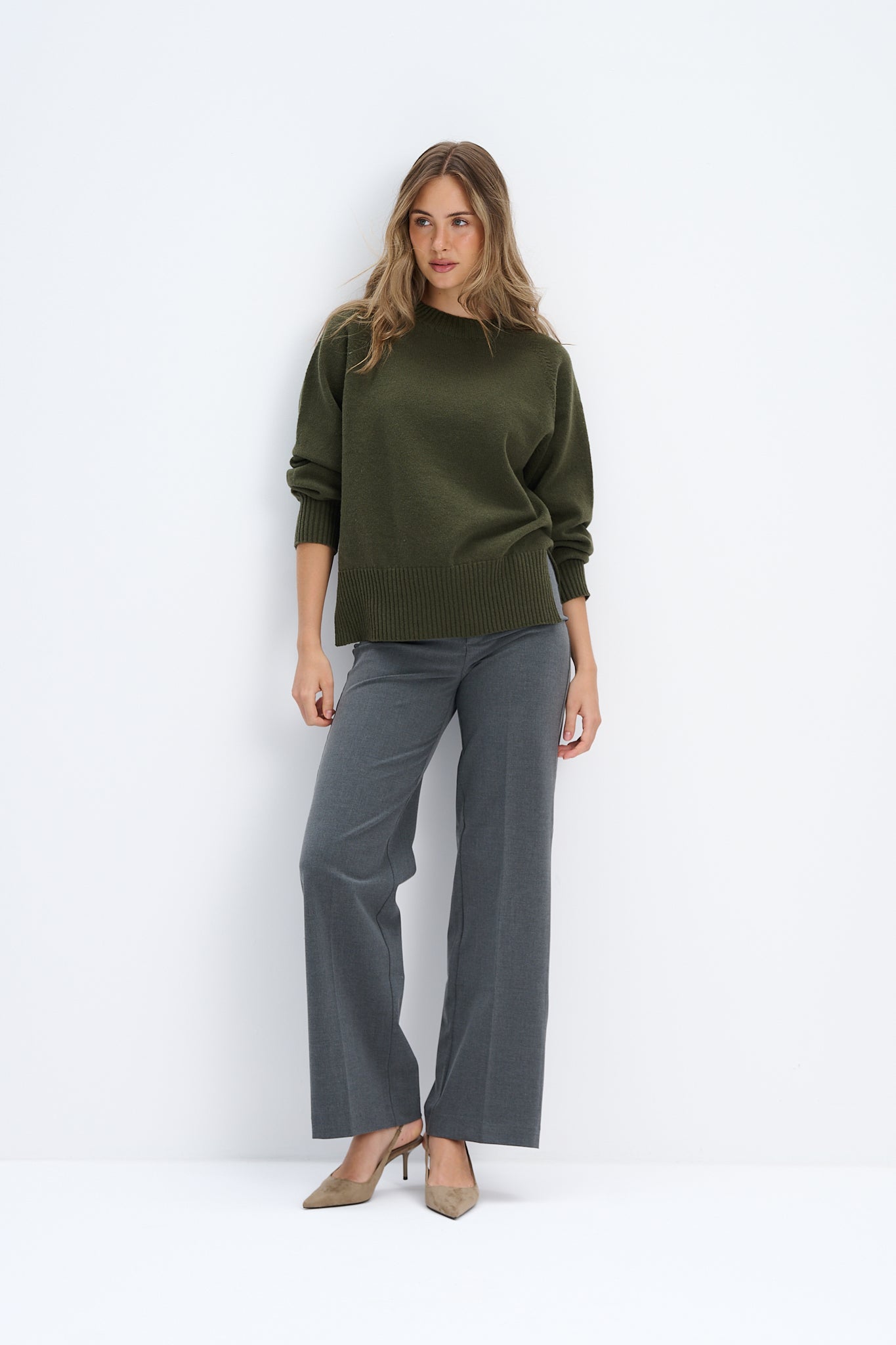 Sweter z wełny merynos Mellow oliwka