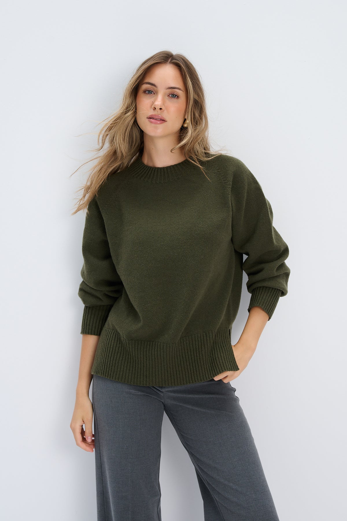 Sweter z wełny merynos Mellow oliwka