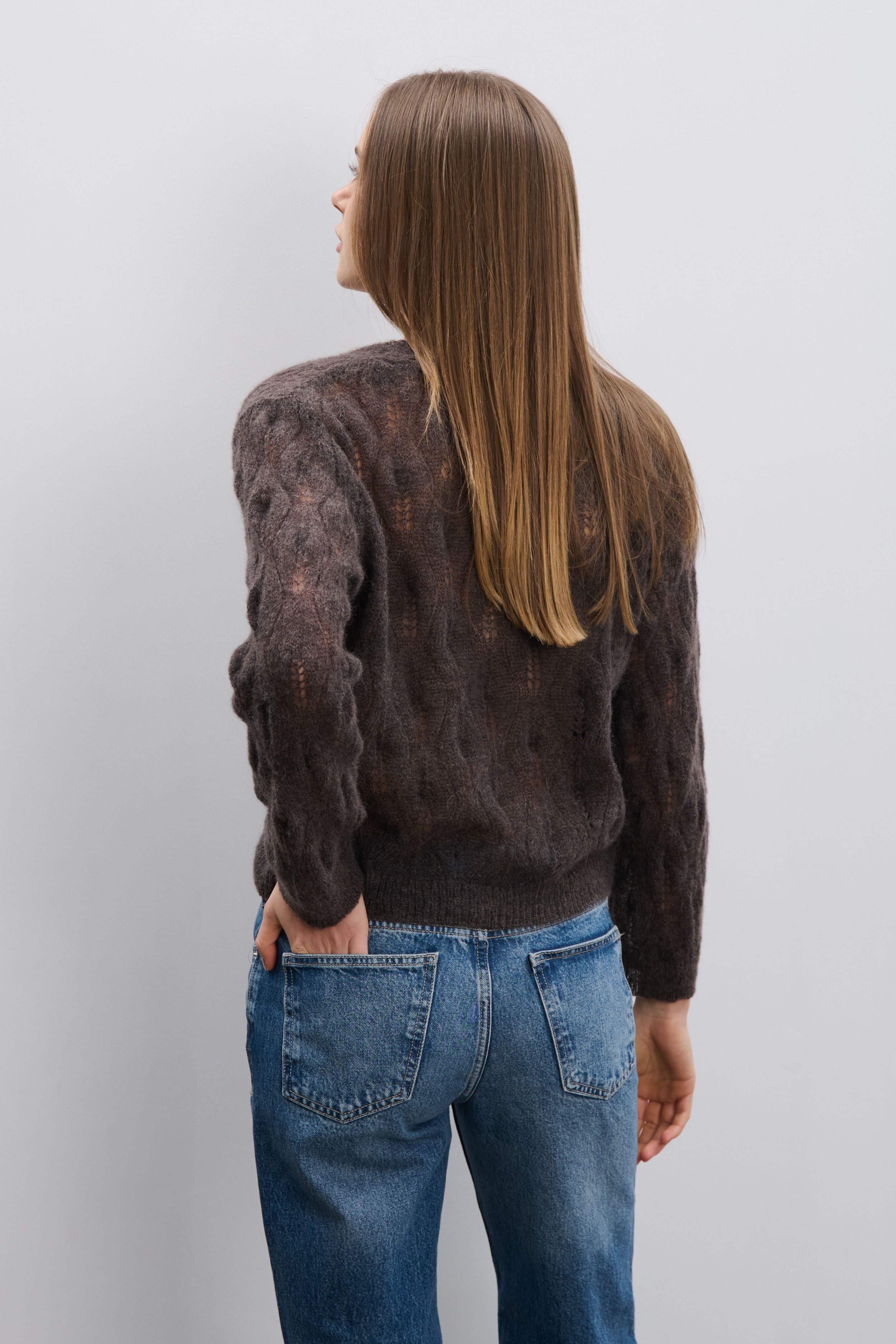 Delikatny kardigan mgiełka z wełny alpaki brązowy