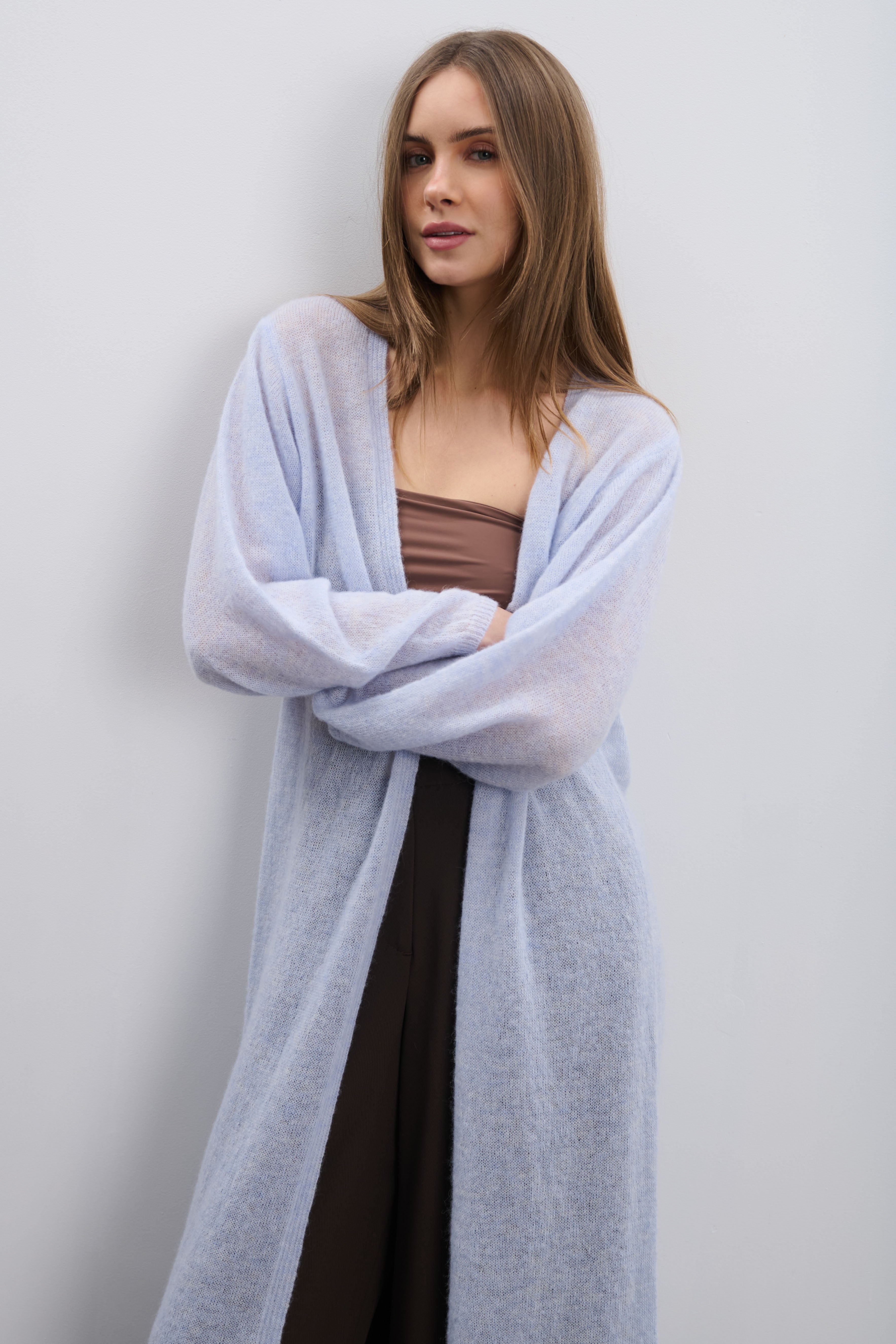 Długi kardigan mgiełka z wełny baby alpaka i wełny virgin niebieski