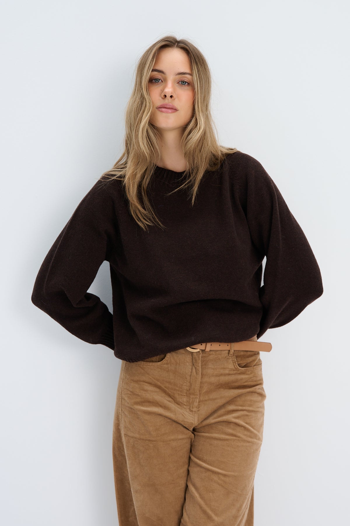 Sweter z wełny merynos Mellow brązowy