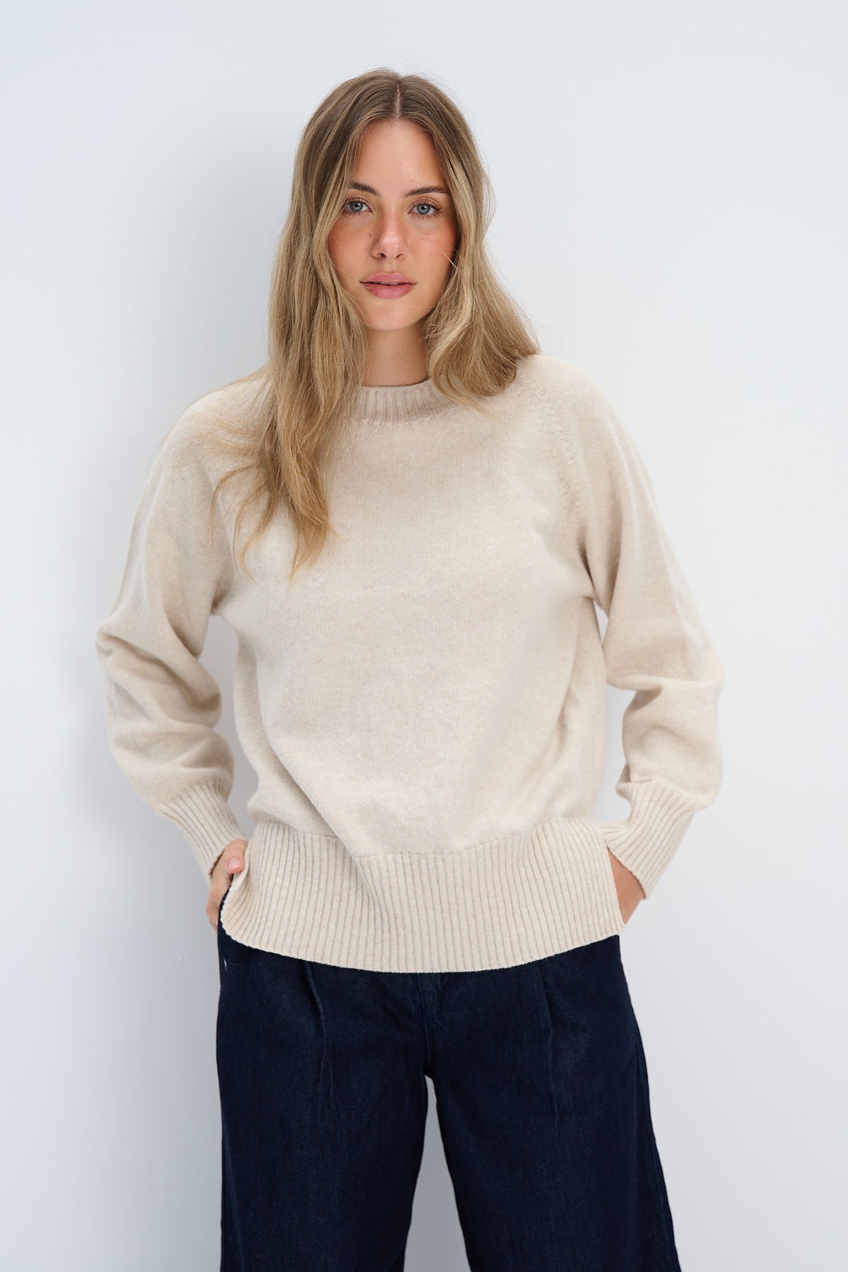 Sweter z wełny merynos Mellow beżowy