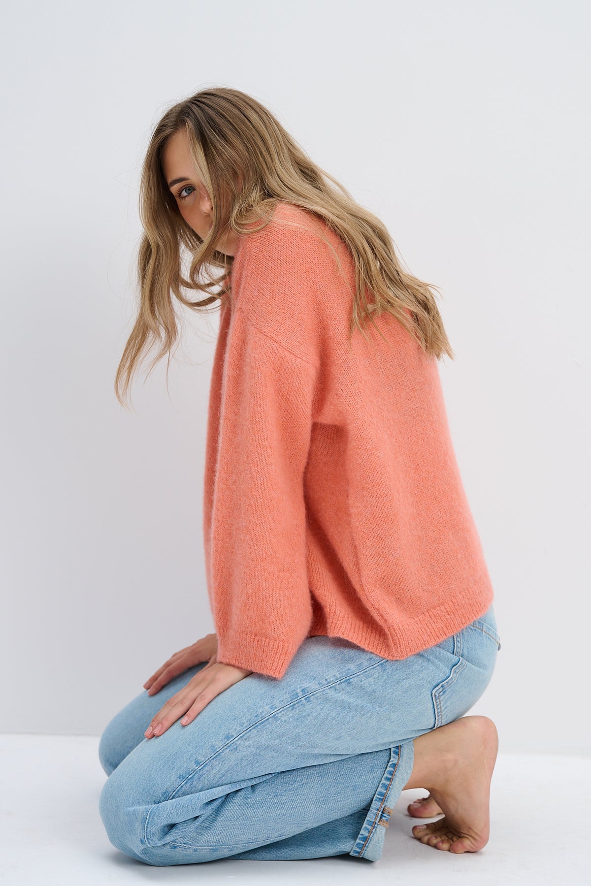 Sweter z wełny alpaki Avalon brzoskwiniowy