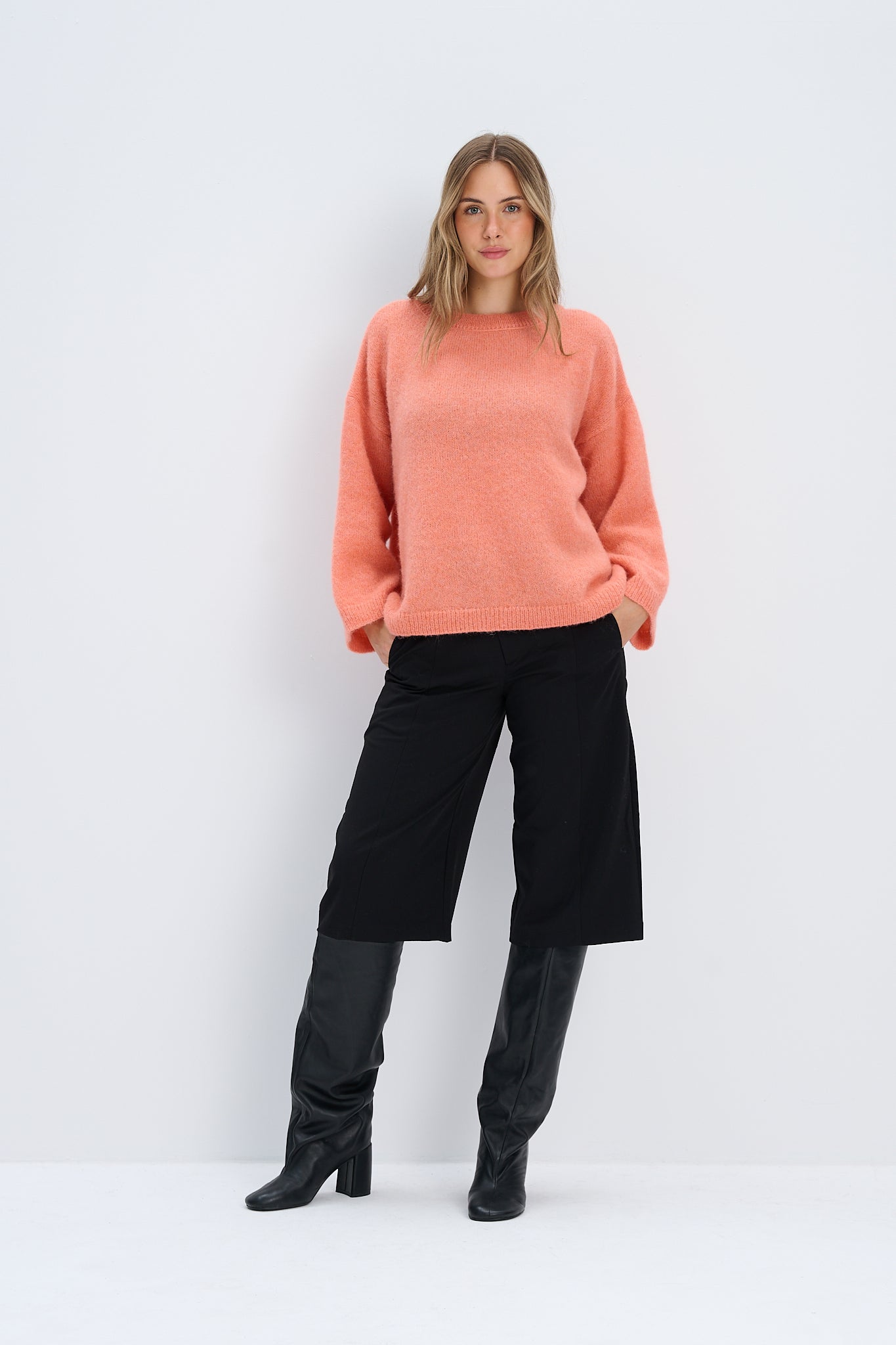 Sweter z wełny alpaki Avalon brzoskwiniowy