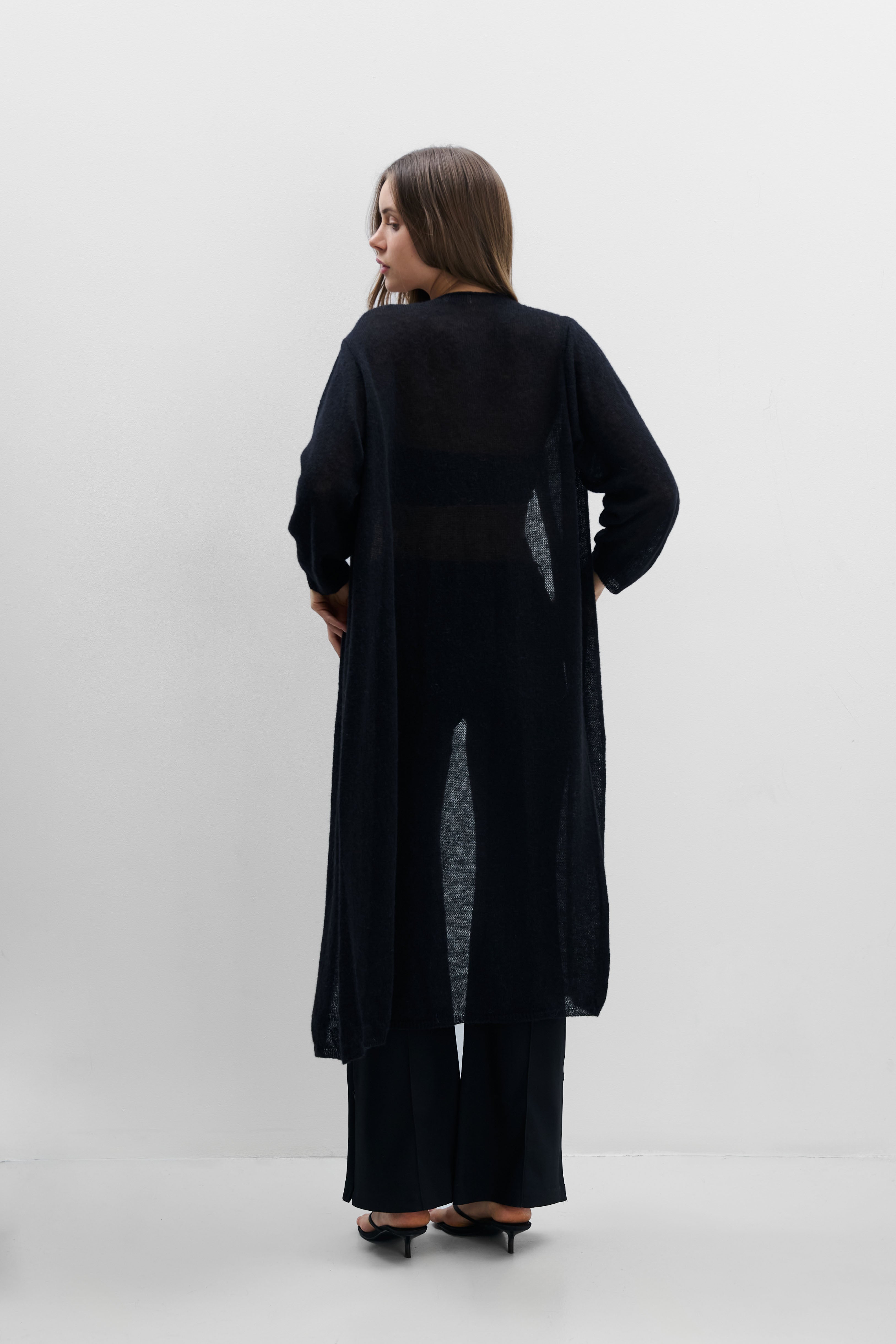 Długi kardigan mgiełka z wełny baby alpaka i wełny virgin czarny