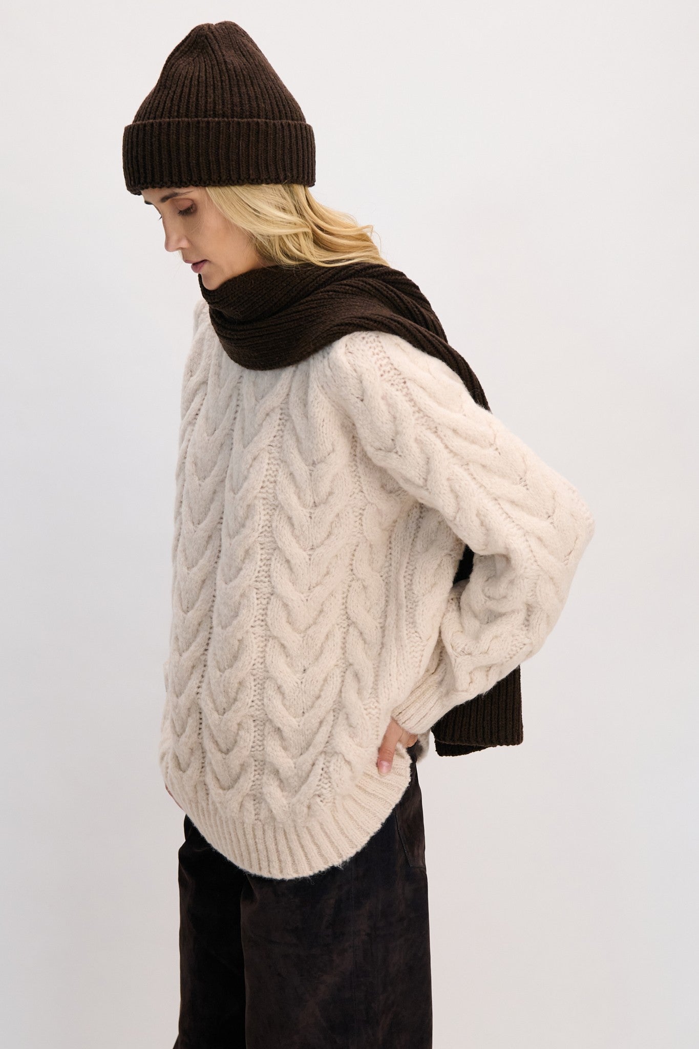 Szal z wełny merynos COCO VIBE brązowy - 1