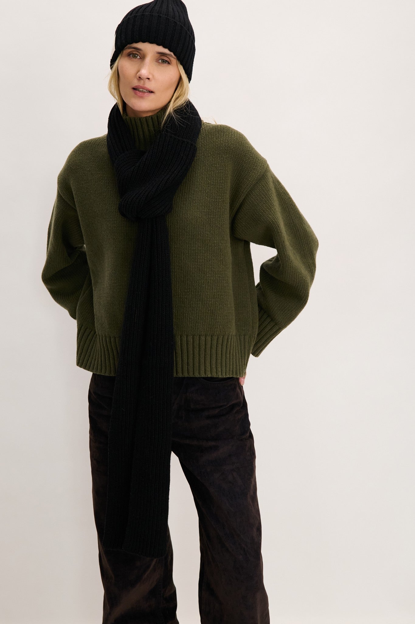 Szal z wełny merynos czarny - 2