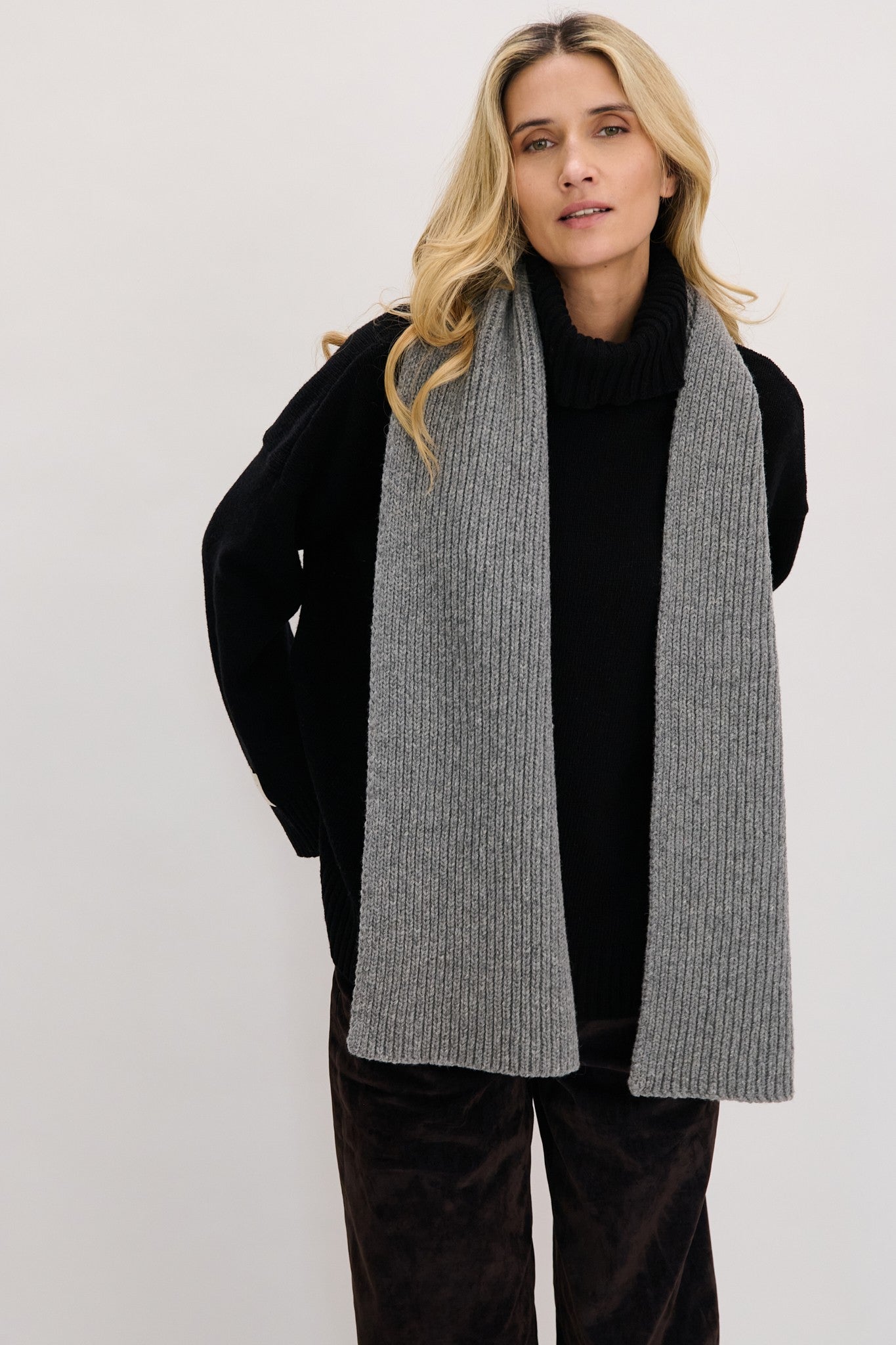 Szal z wełny merynos HARMONY szary - 1