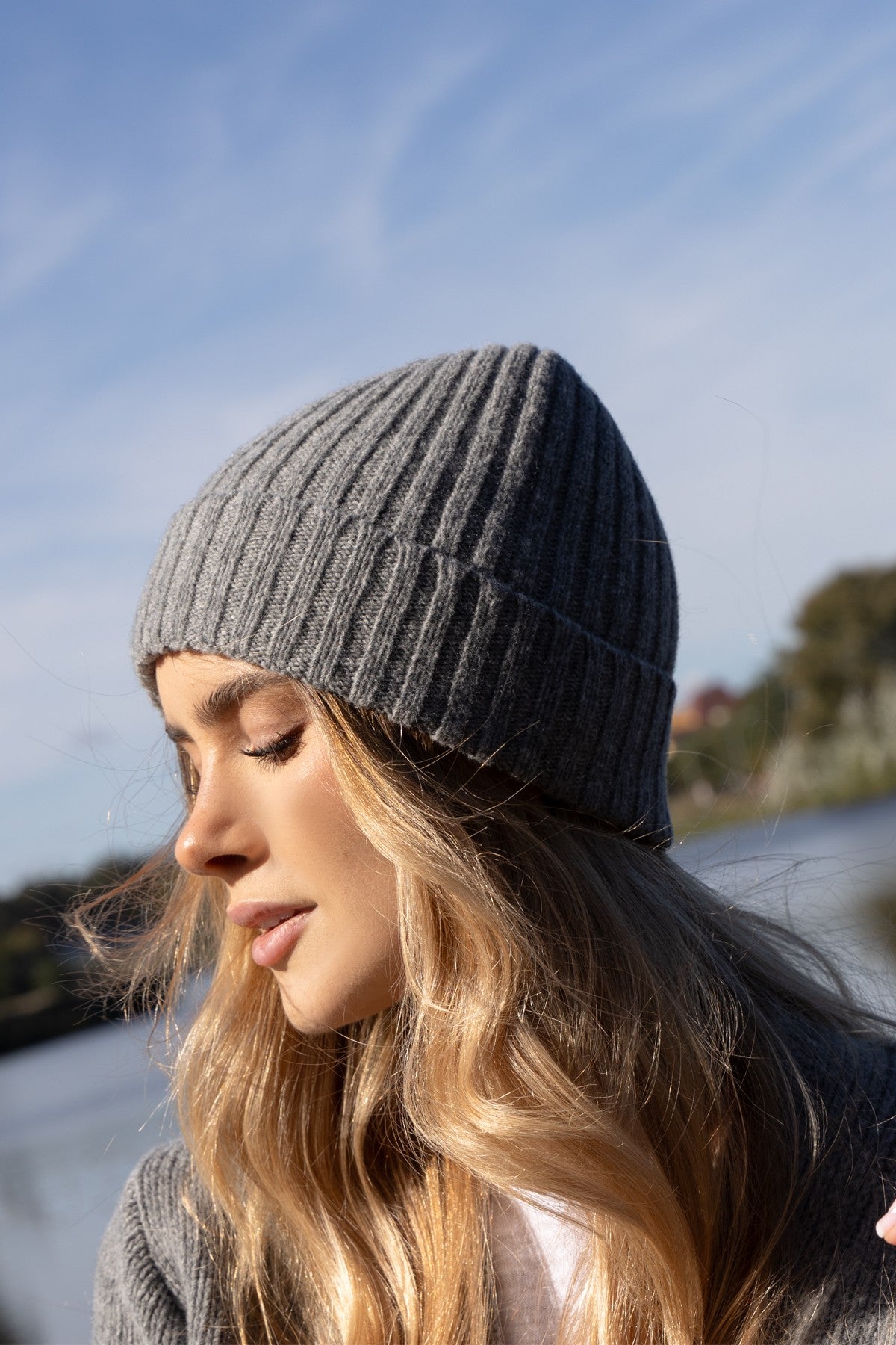 Wełniana czapka prążkowana szary - 3