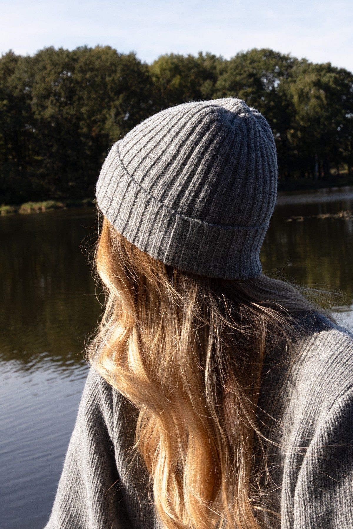 Wełniana czapka prążkowana szary - 4