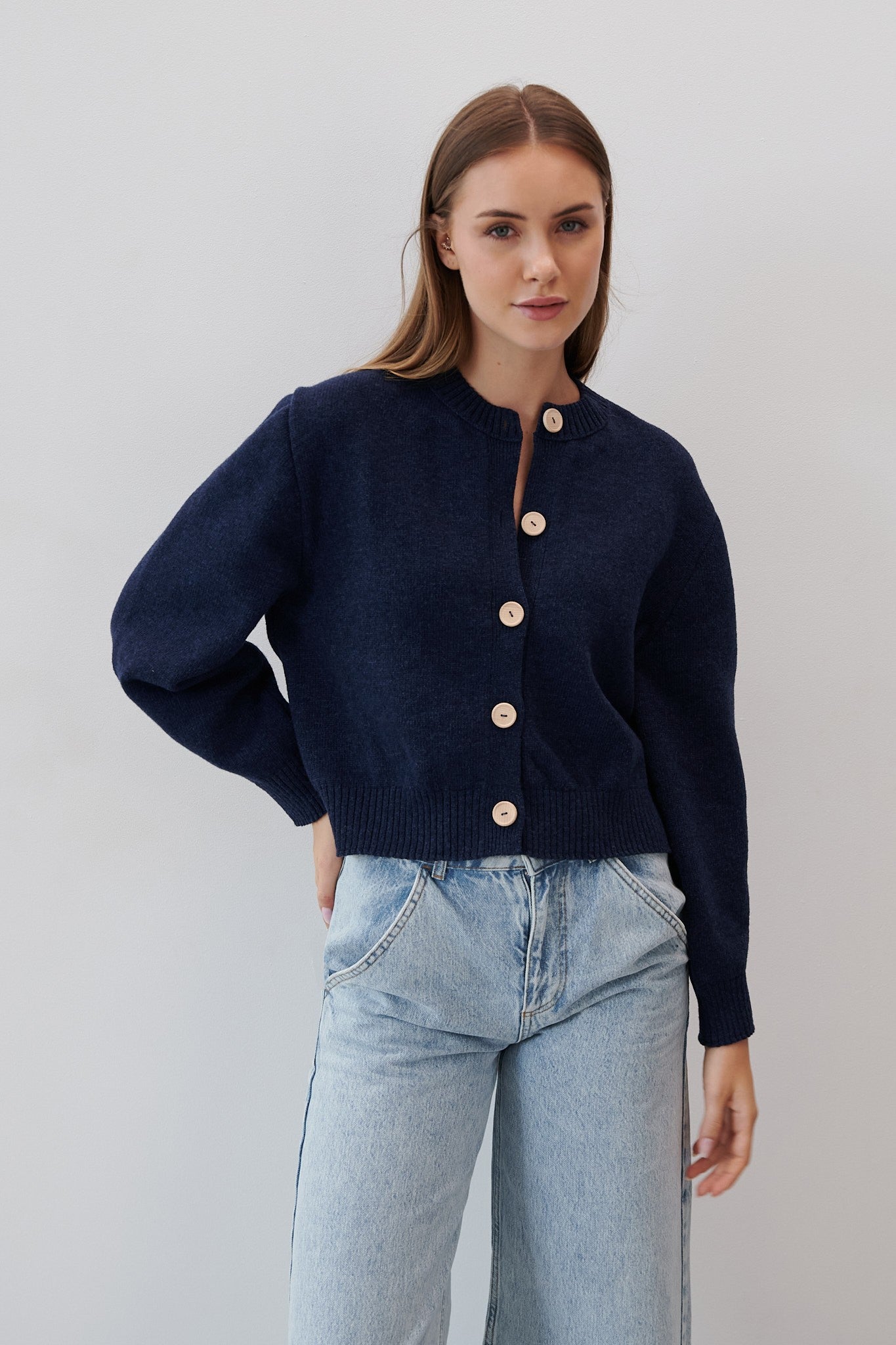 Wełniany kardigan zapinany granatowy - 2
