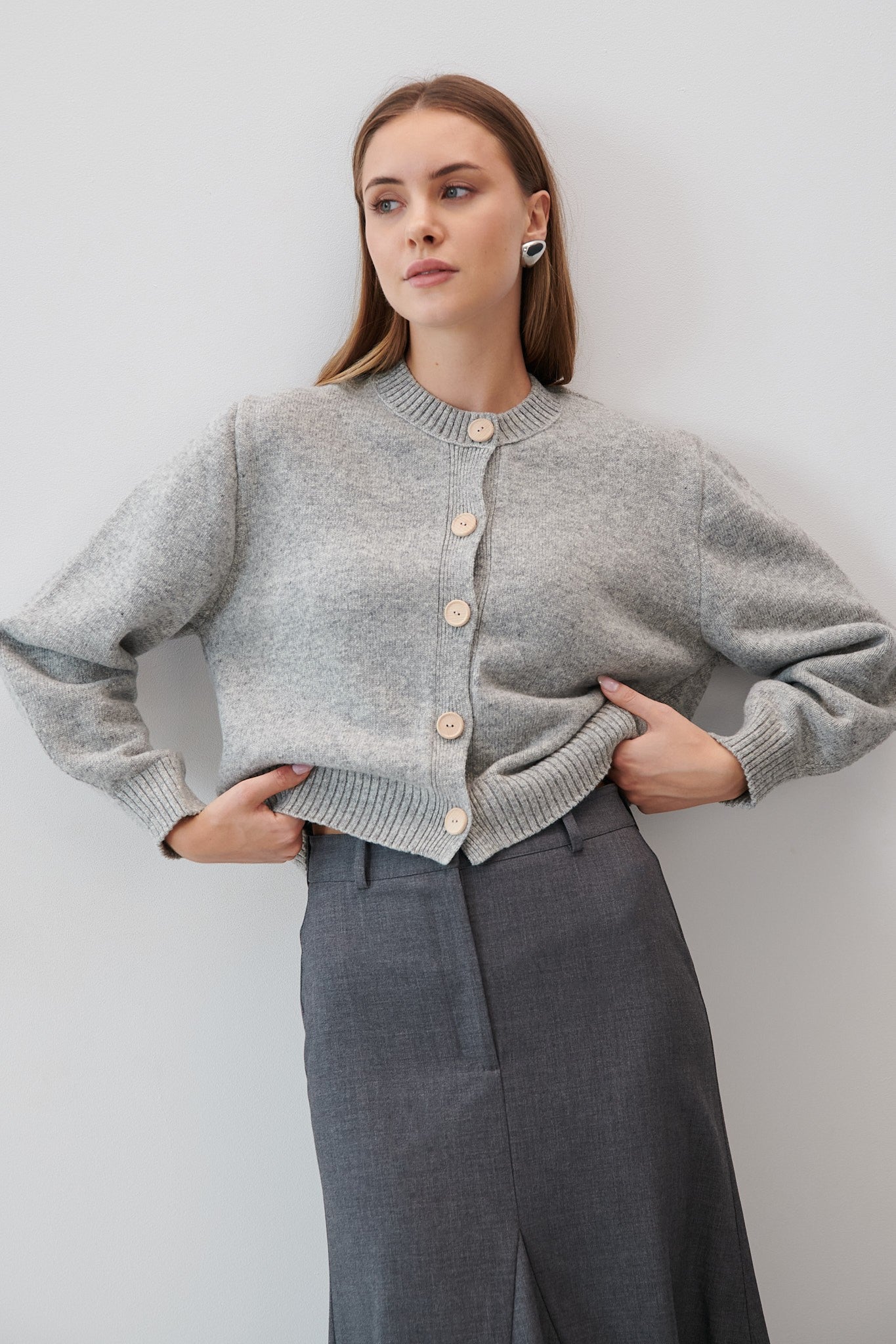 Wełniany kardigan zapinany szary - 1