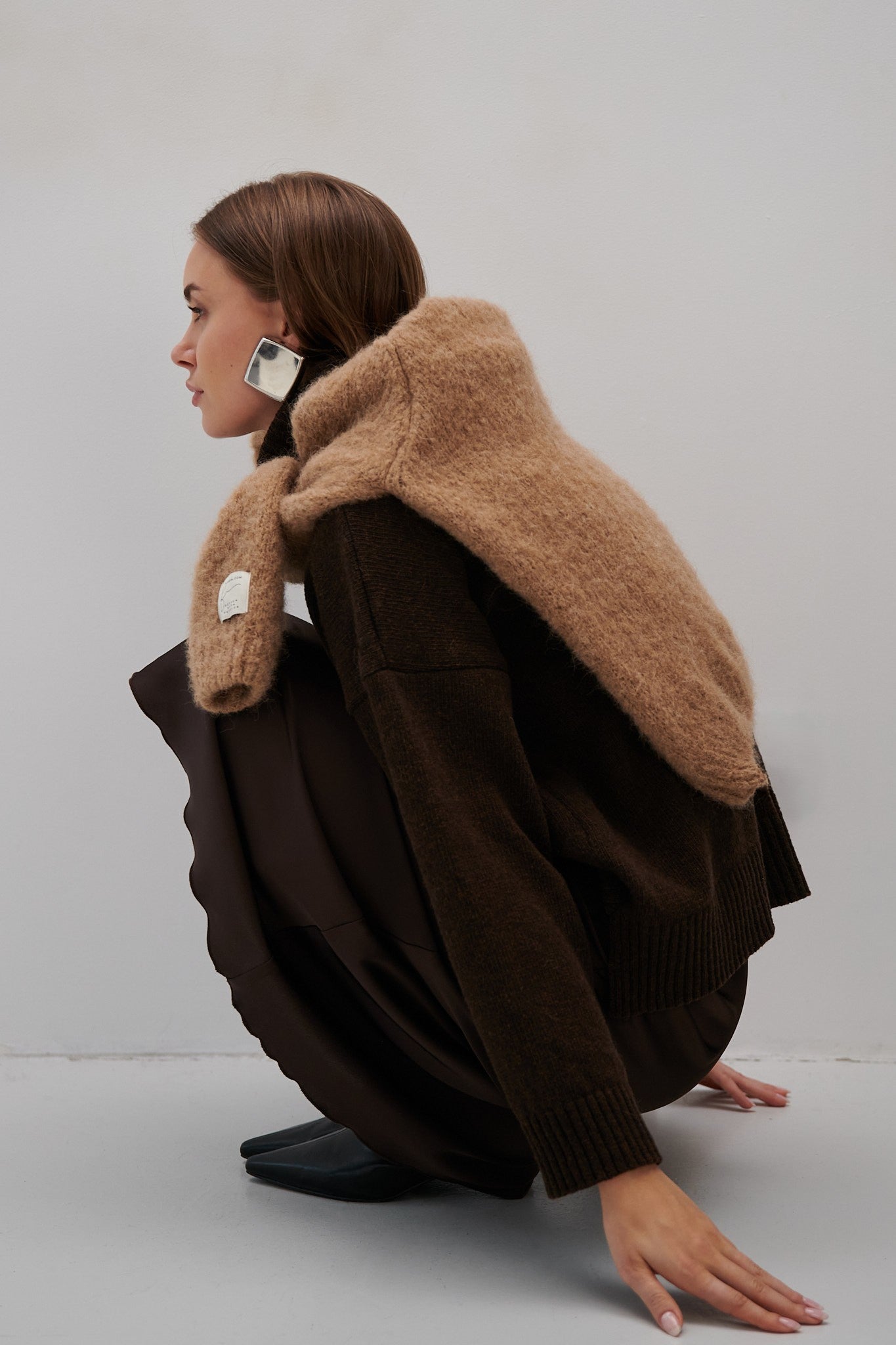 Wełniany luźny sweter z golfem brąz brązowy - 5