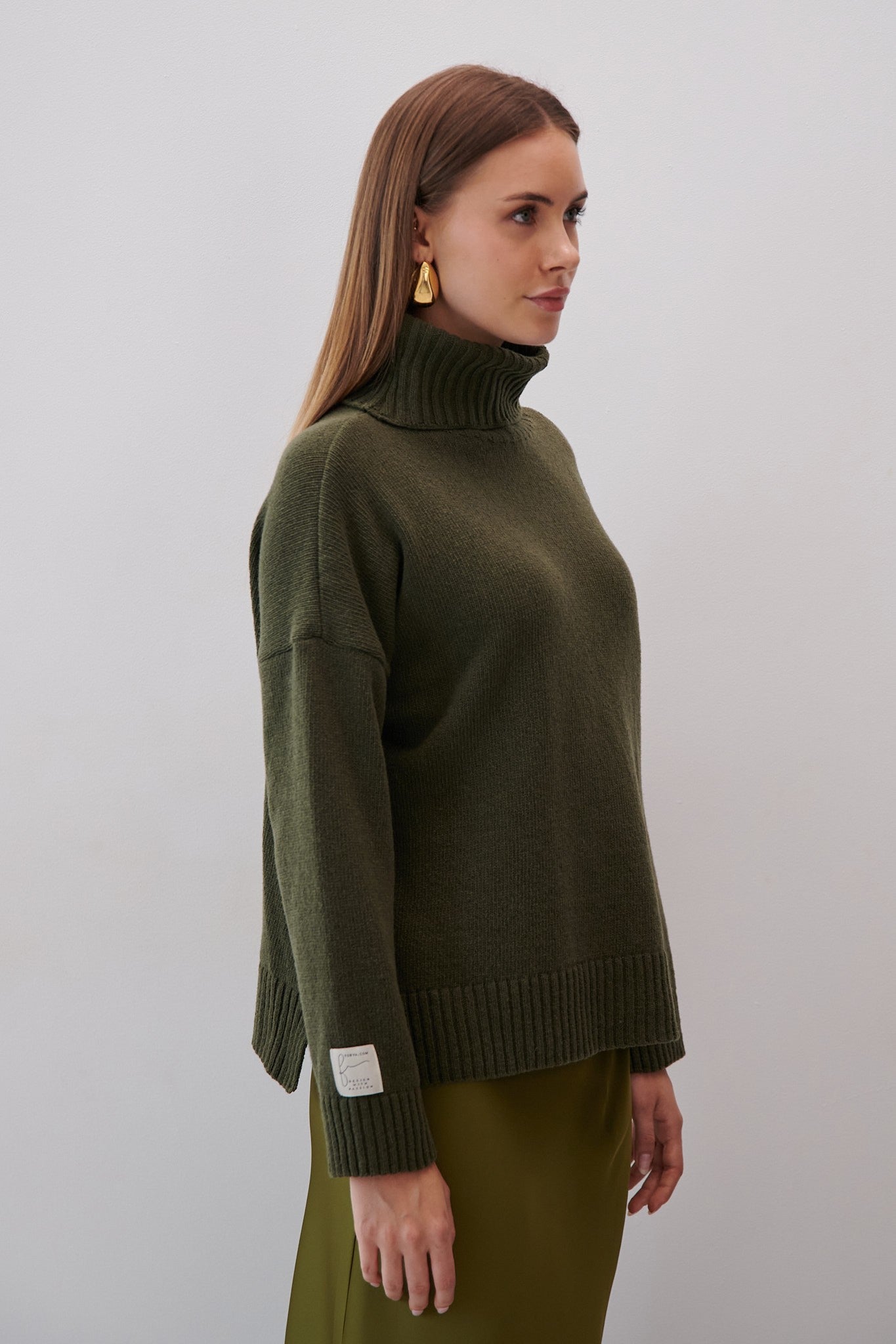 Wełniany luźny sweter z golfem oliwka oliwkowy - 1
