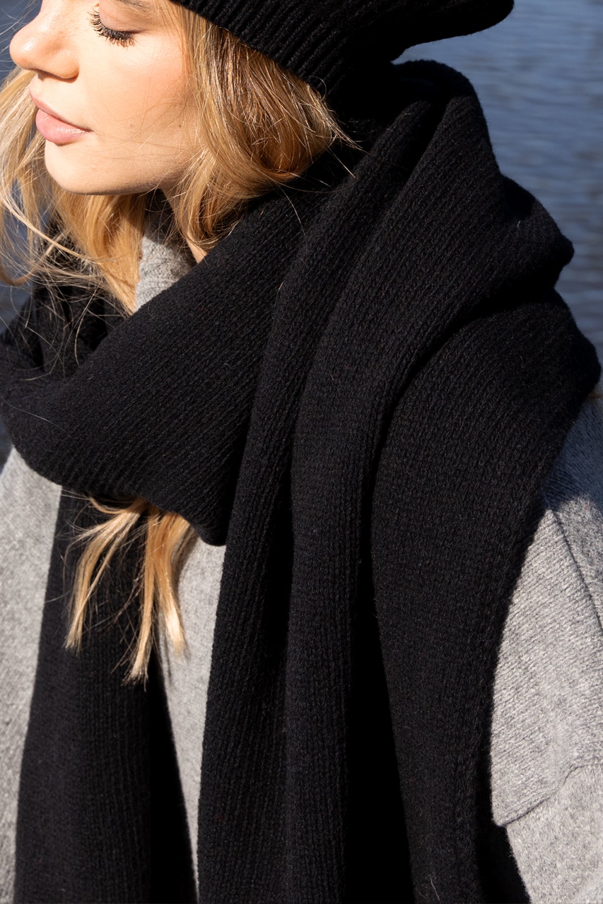 Wełniany szal czarny - 1