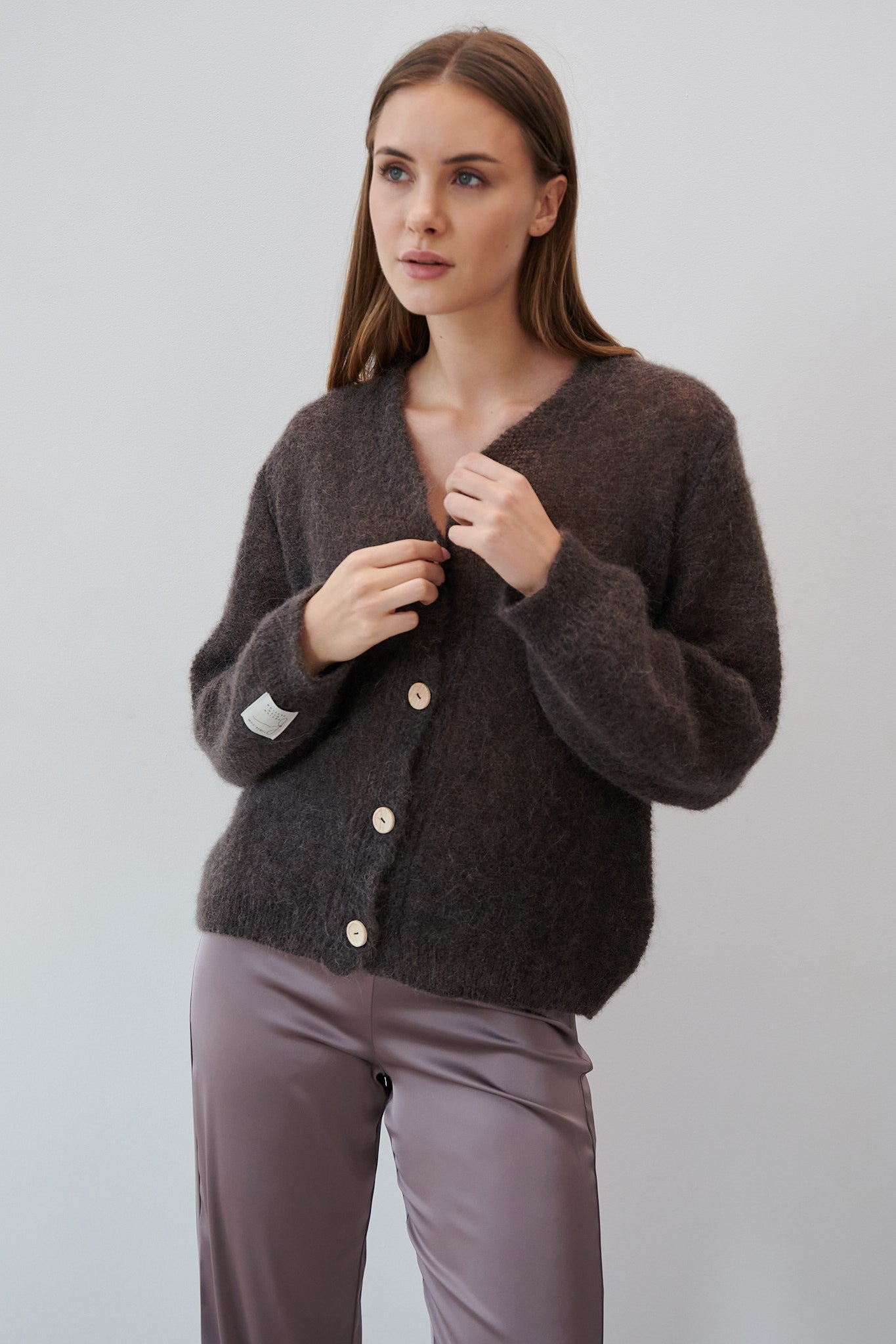 Zapinany kardigan z niefarbowanej wełny alpaki brązowy - 1