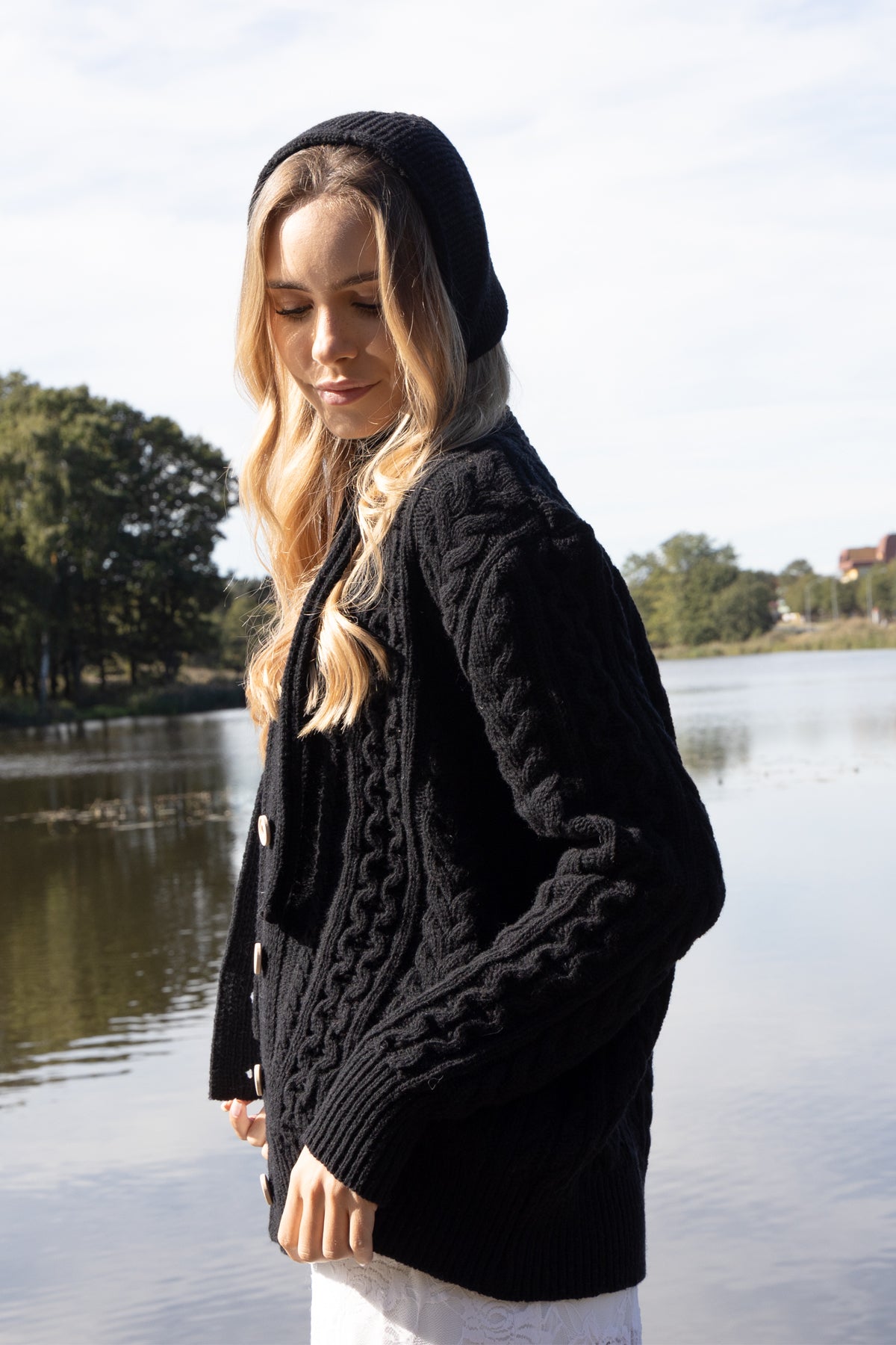 Zapinany wełniany kardigan czarny - 3