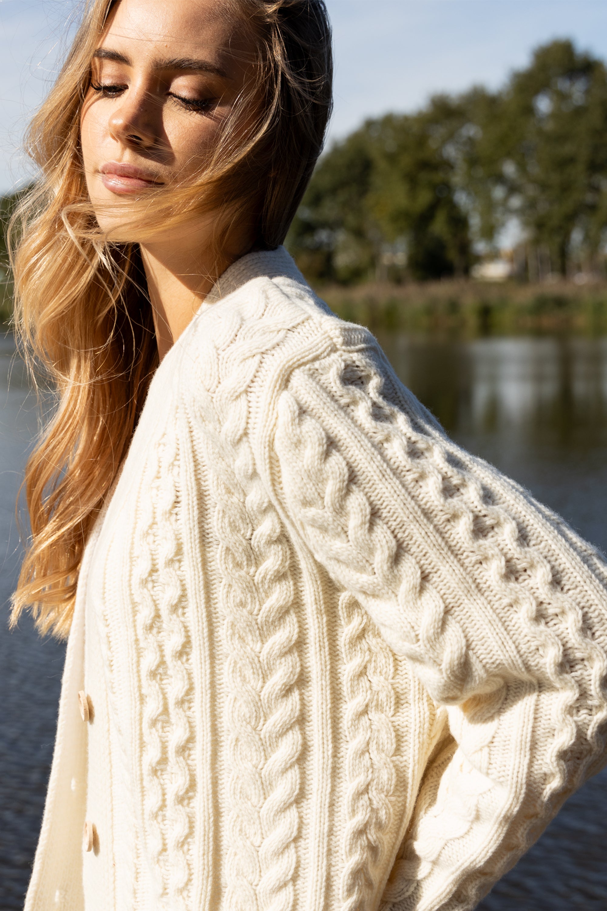 Zapinany wełniany kardigan ecru - 2