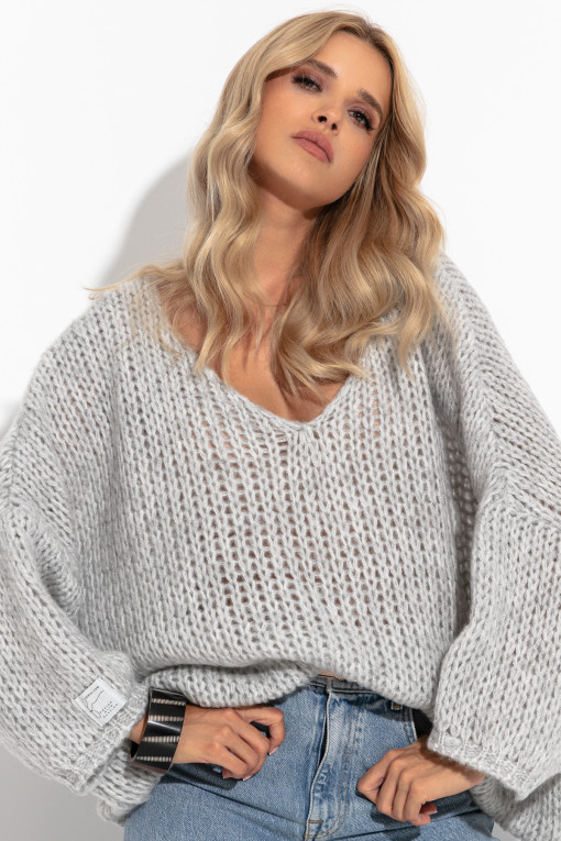 Loose sweater with a neckline F1256