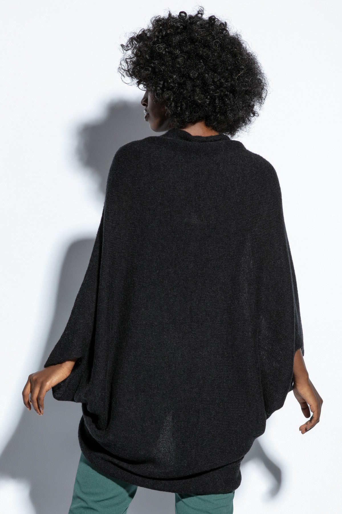 Luźny elegancki jedwabny sweter narzutka ecru Black