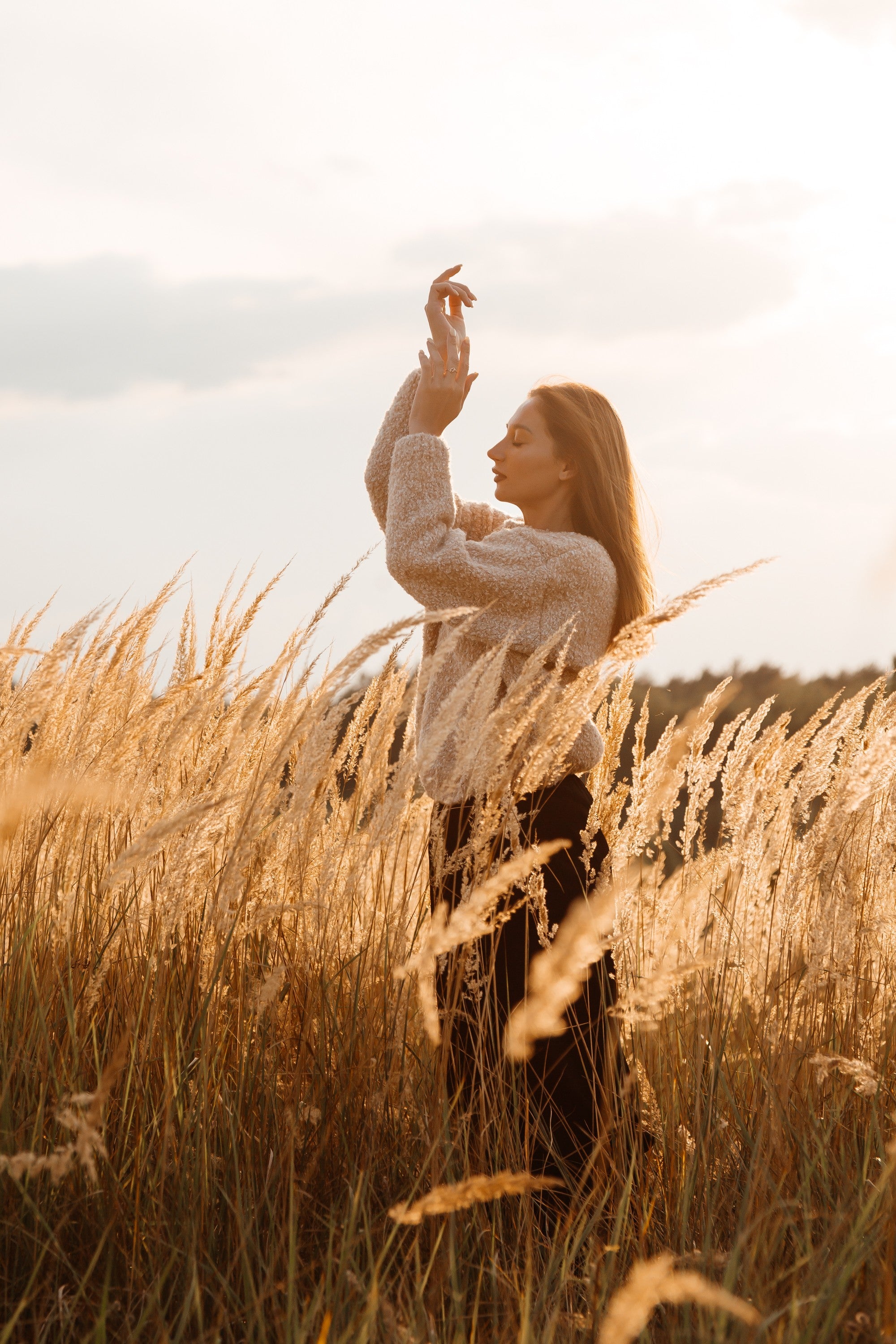 Sweter z wełny merynos bucle Nature Loop beżowy