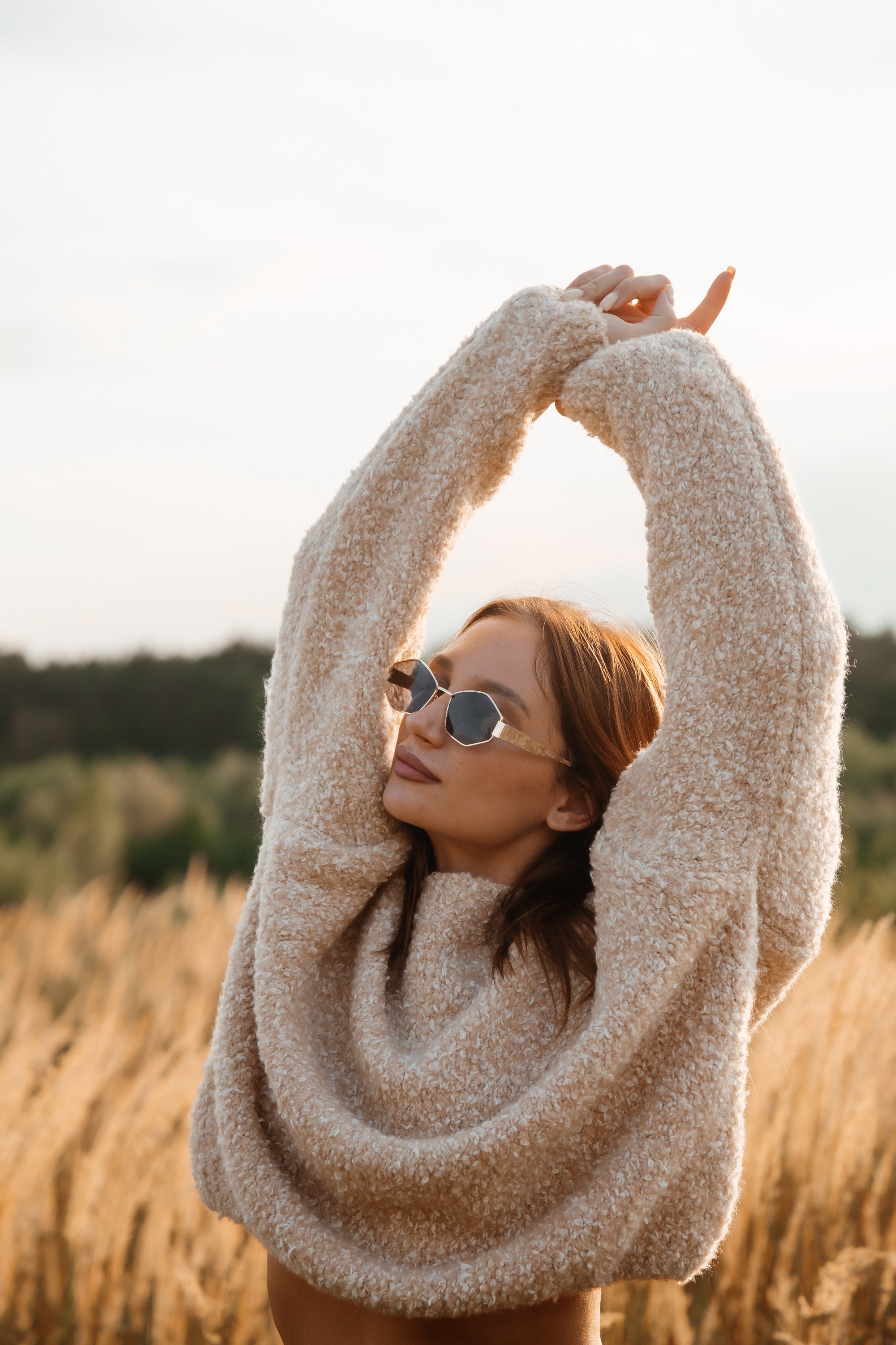 Sweter z wełny merynos bucle Nature Loop beżowy