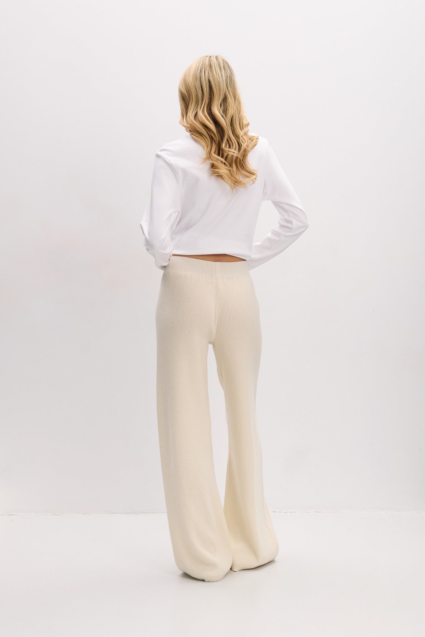 Długie spodnie z wełny merynos oliwka Ecru