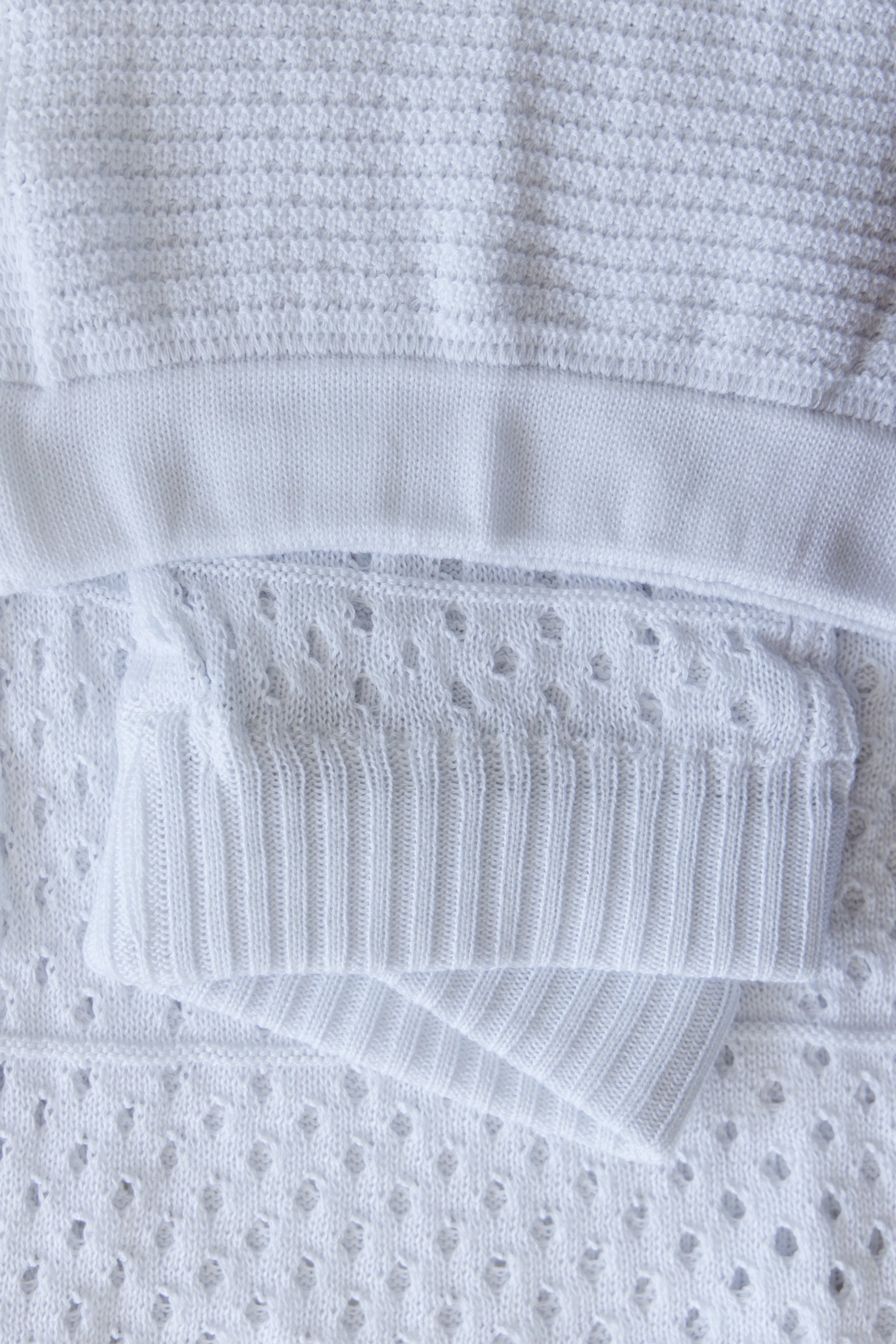 Cotton openwork set of trousers and white top