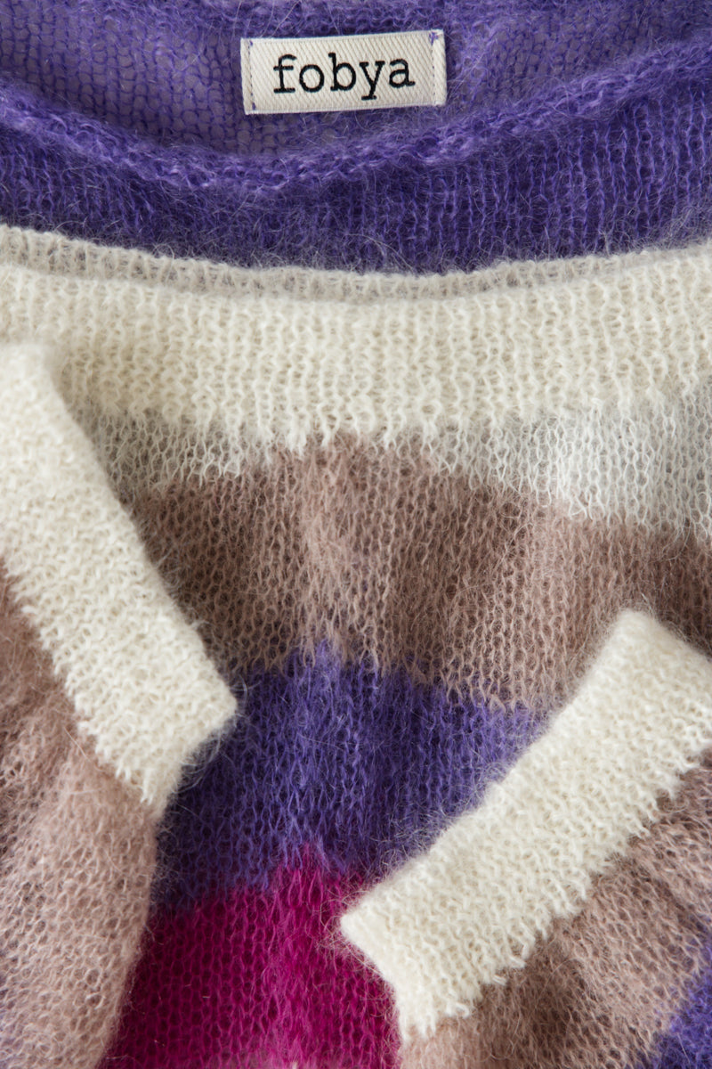 Lila Pullover mit Zuckerwolken-Motiv