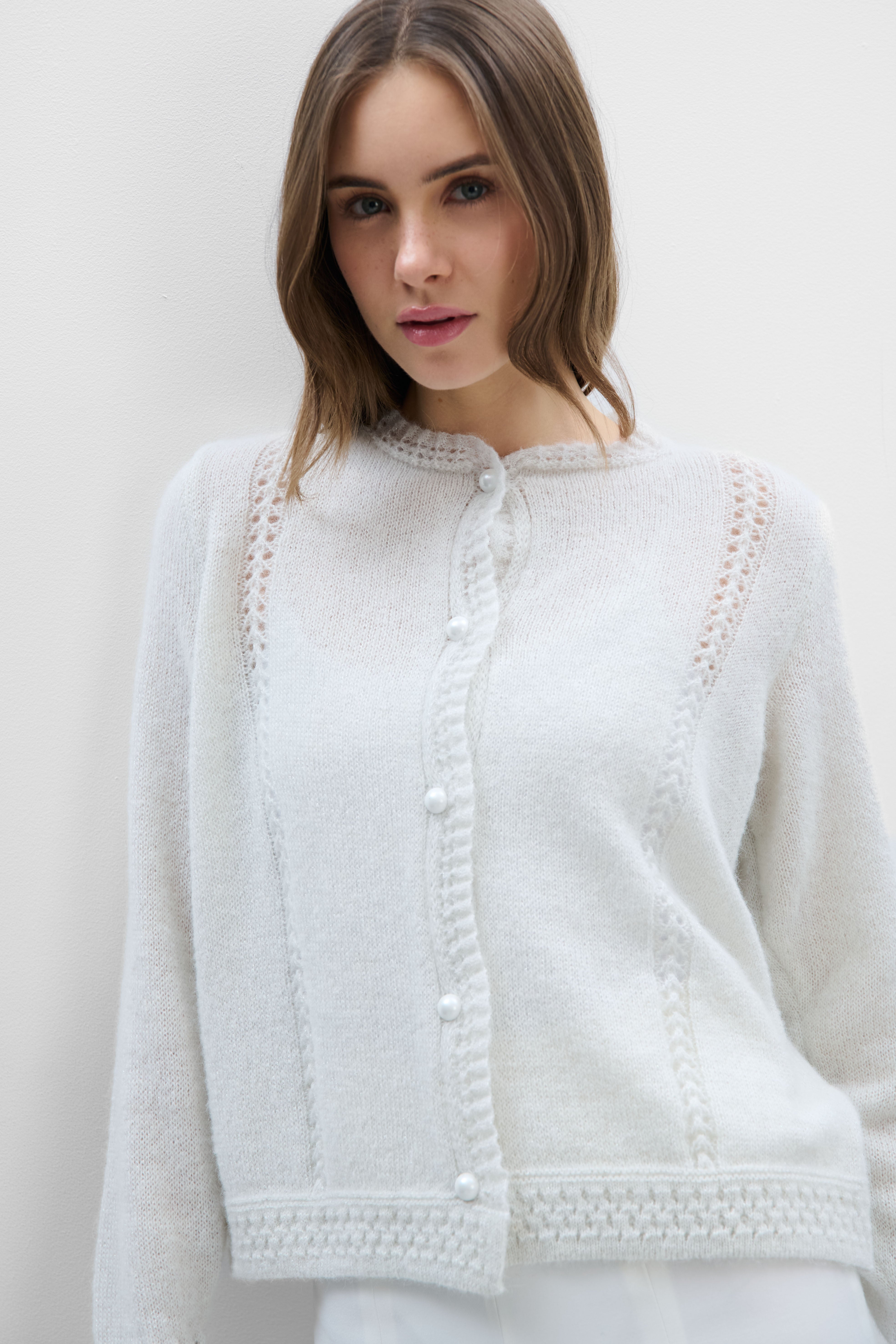 Delikatny zapinany kardigan z wełny alpaki i wełny dziewczej ecru