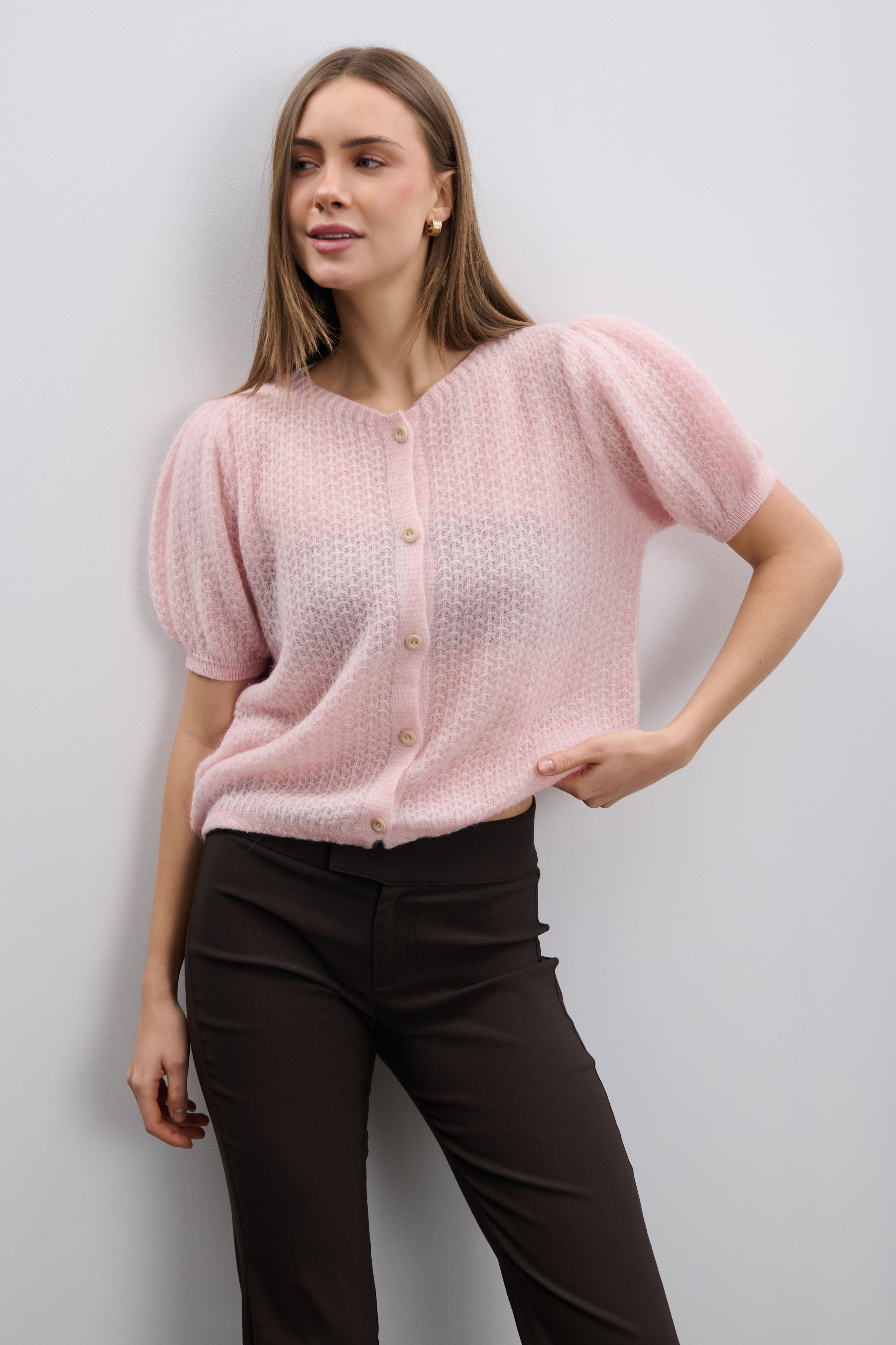 Zapinany sweter z wełny baby alpaka i wełny virgin różowy