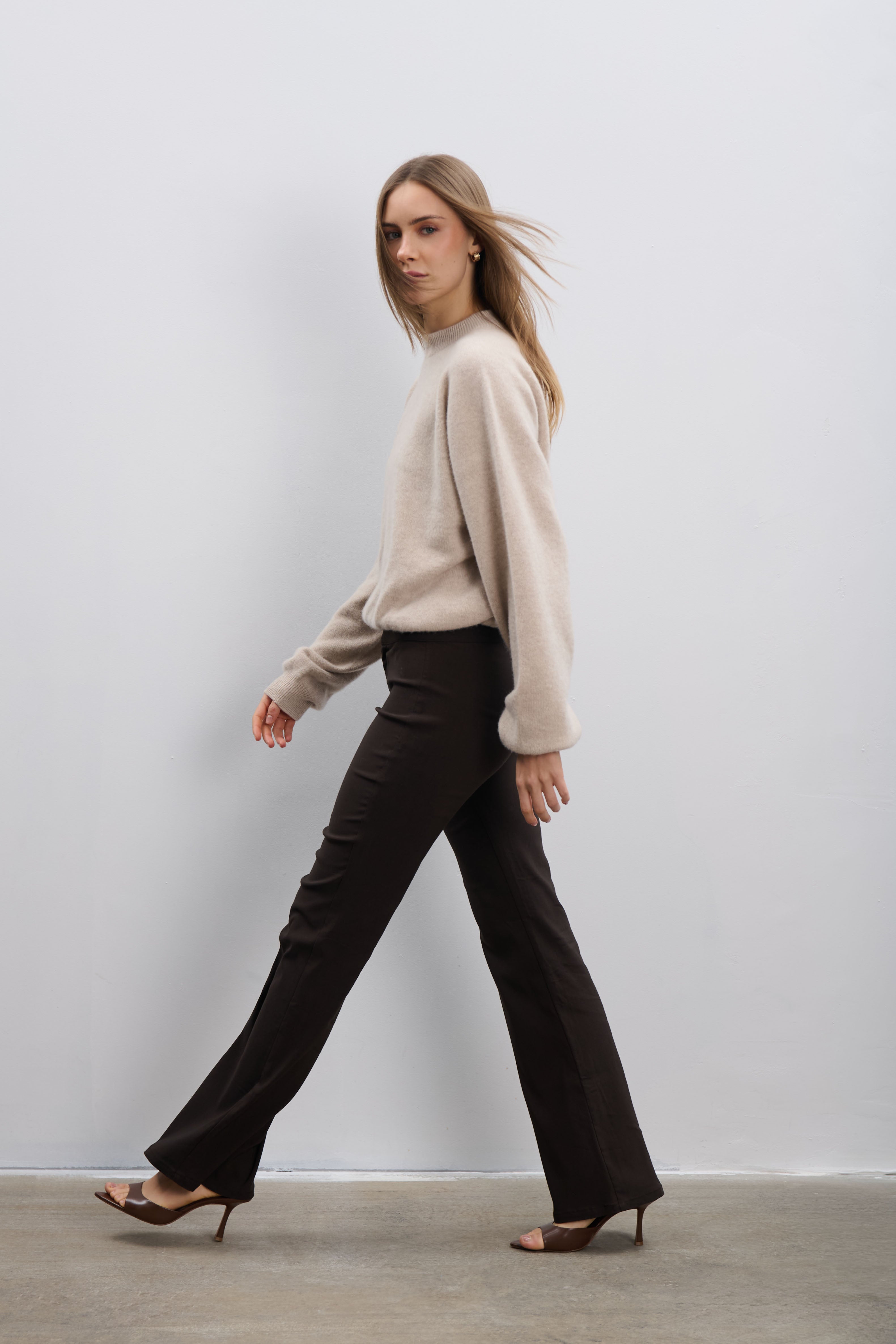 Cashmere Velvet Air Beige Cashmere Sweater