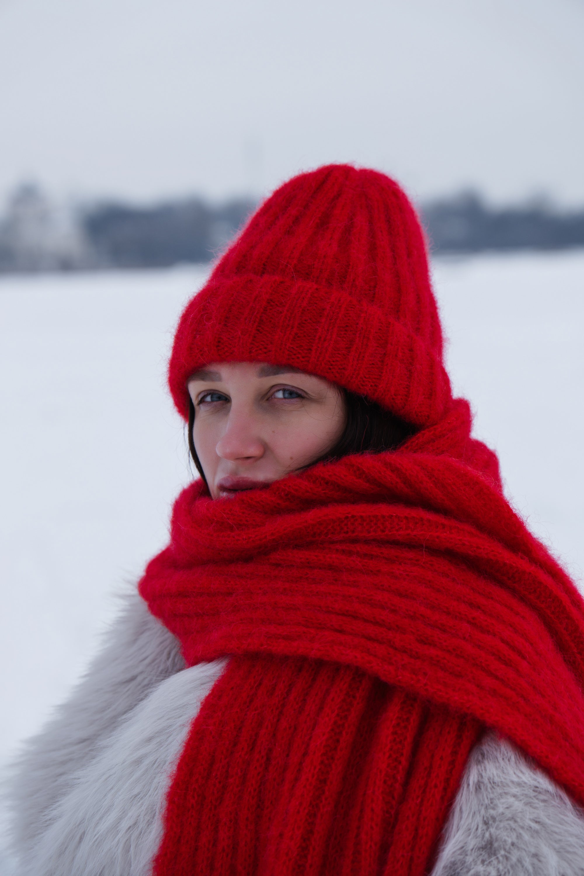 Szal z wełny alpaki Snow Kiss czerwony