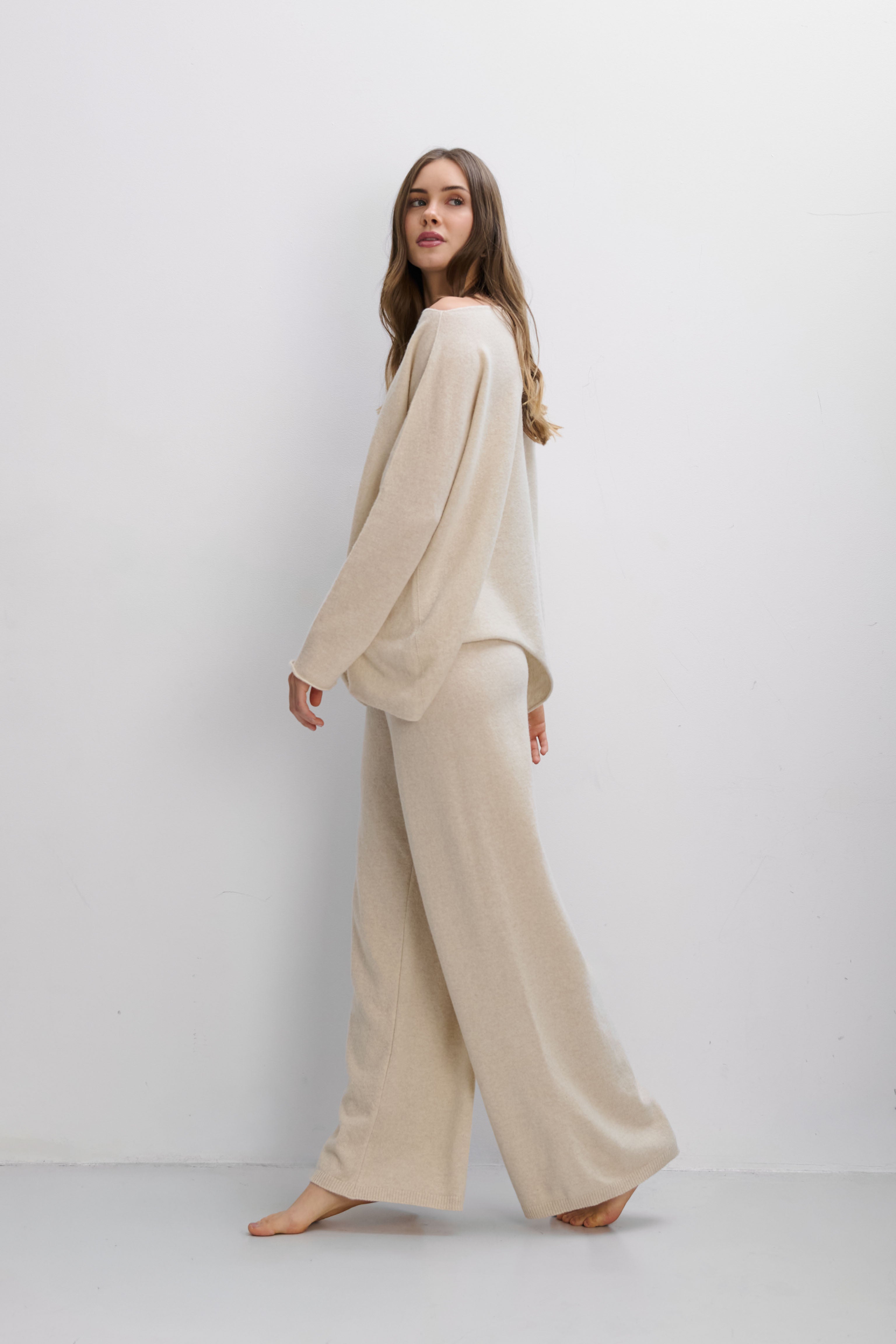 Komplet z kaszmiru i wełny merynos spodnie i bluzka Soft Horizon beżowy