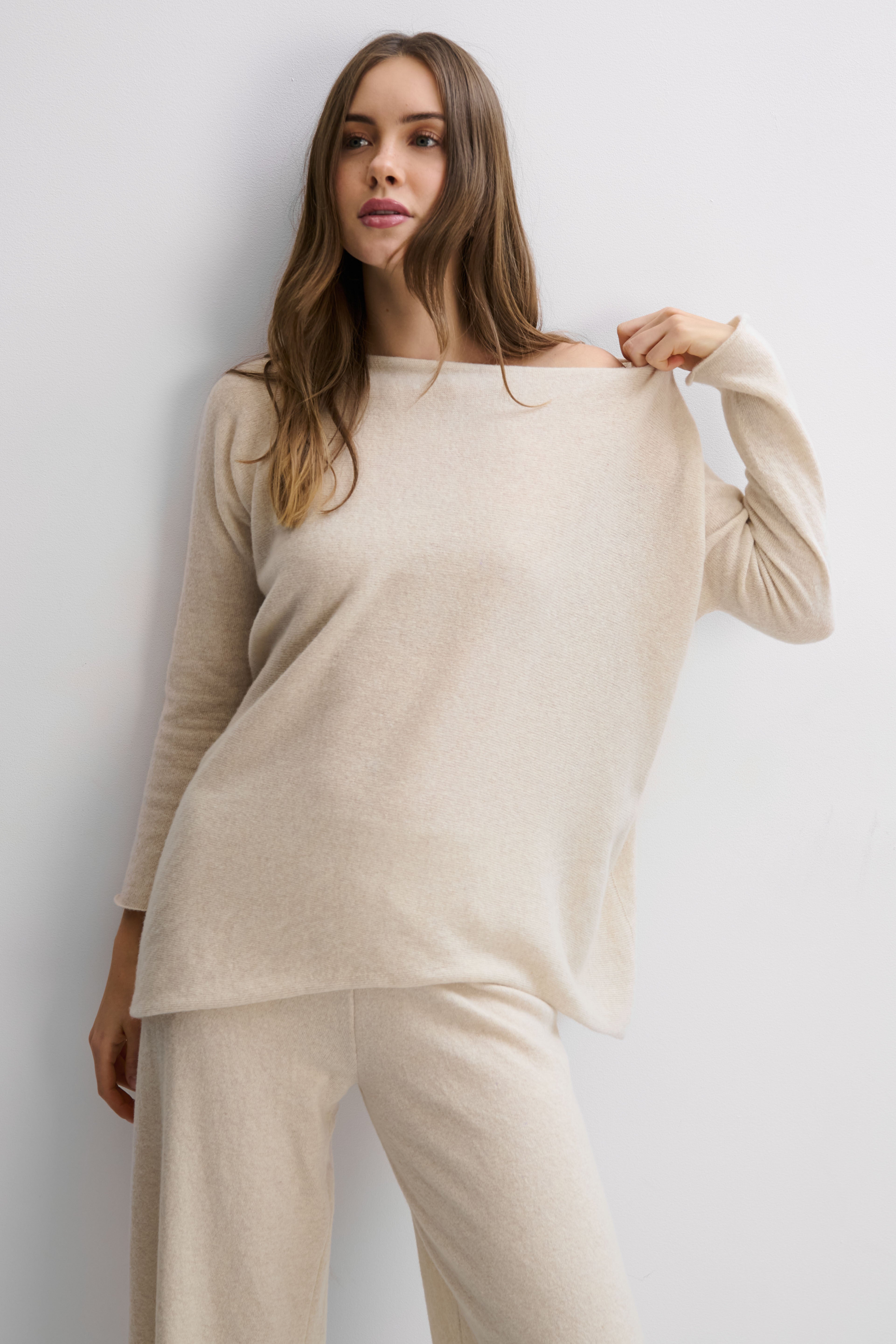 Komplet z kaszmiru i wełny merynos spodnie i bluzka Soft Horizon beżowy