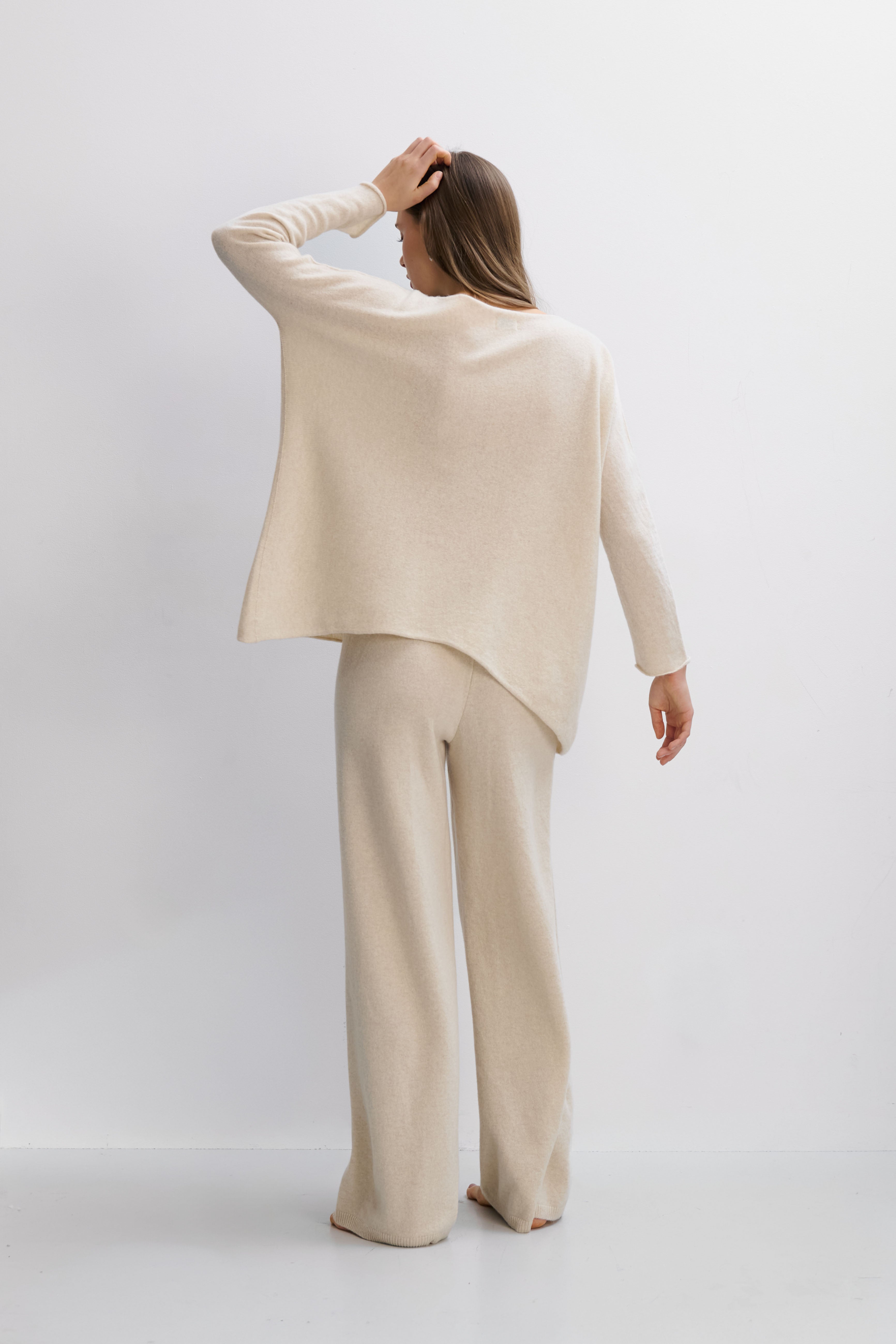 Komplet z kaszmiru i wełny merynos spodnie i bluzka Soft Horizon beżowy