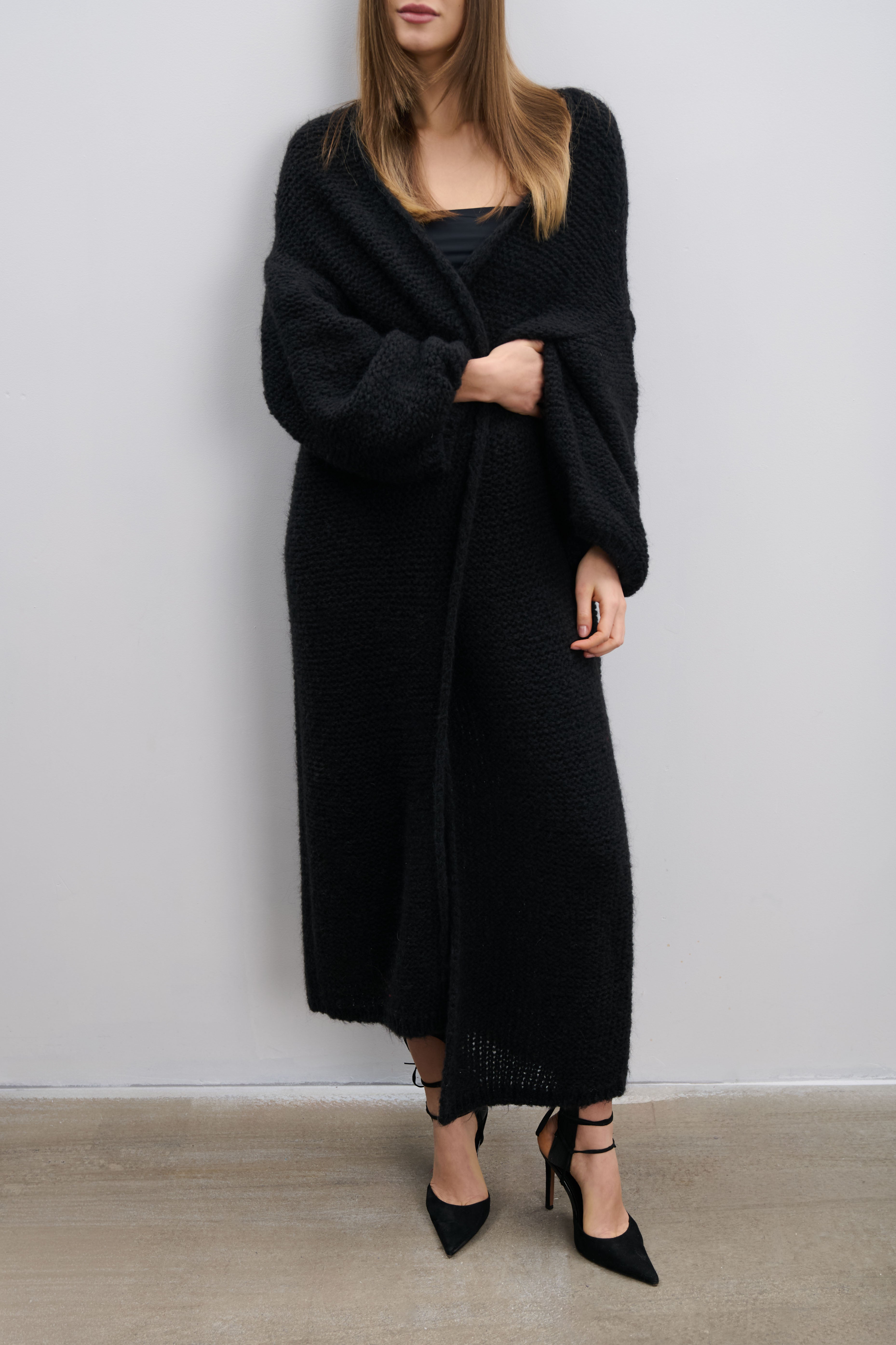 Długi kardigan Cloud Embrace czarny