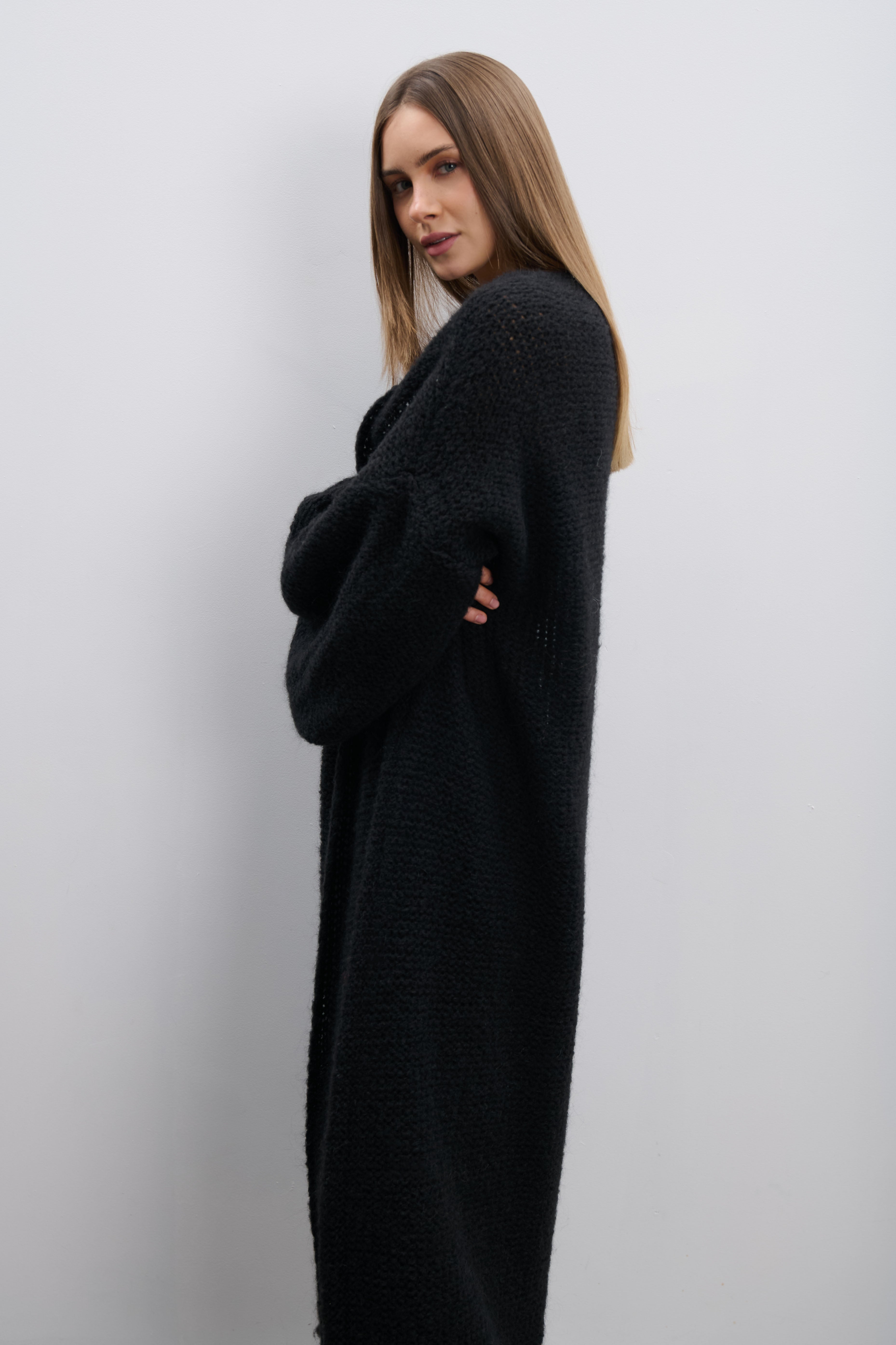 Długi kardigan Cloud Embrace czarny