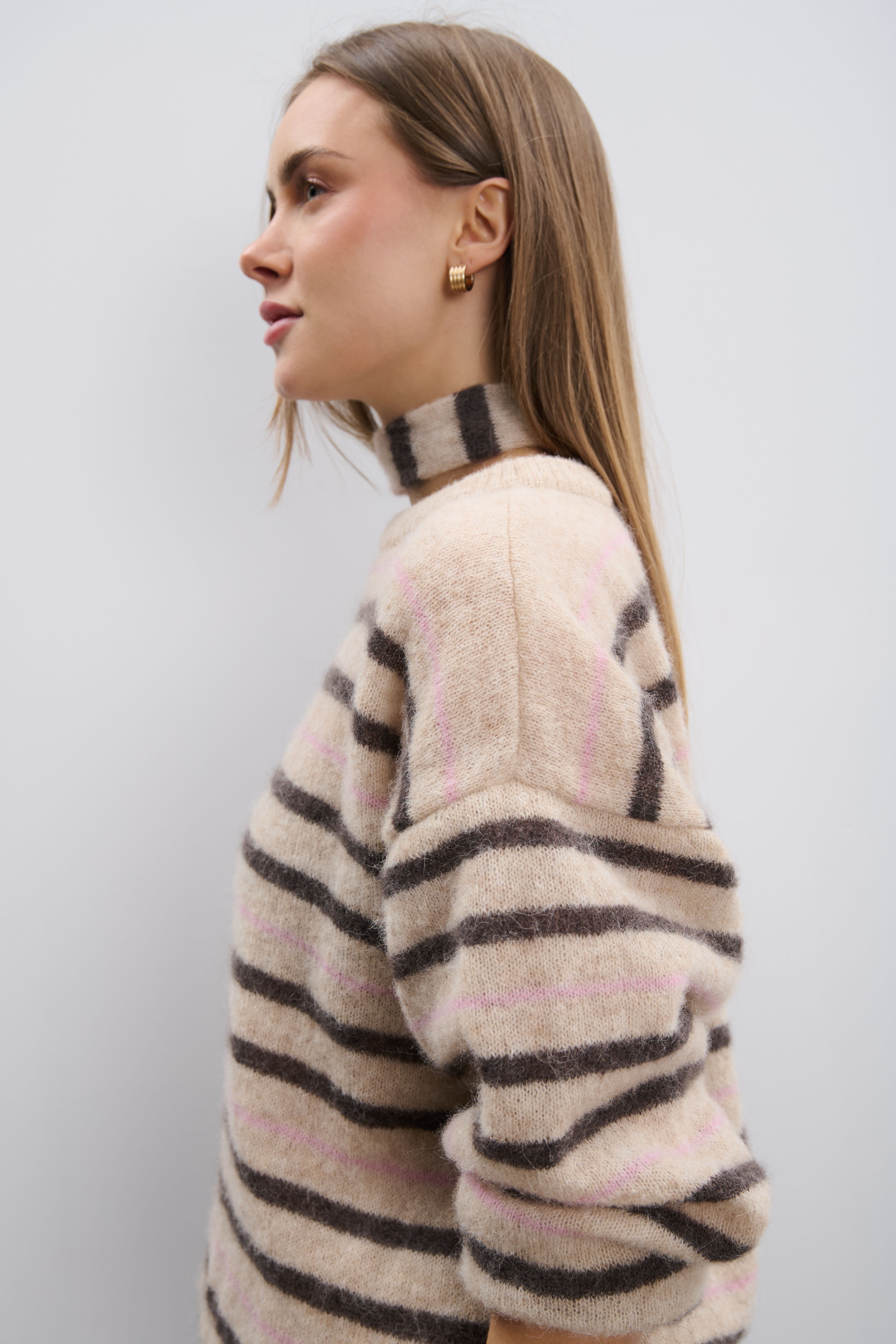 Lekki Sweter z wełny alpaki Gentle Lines beżowy