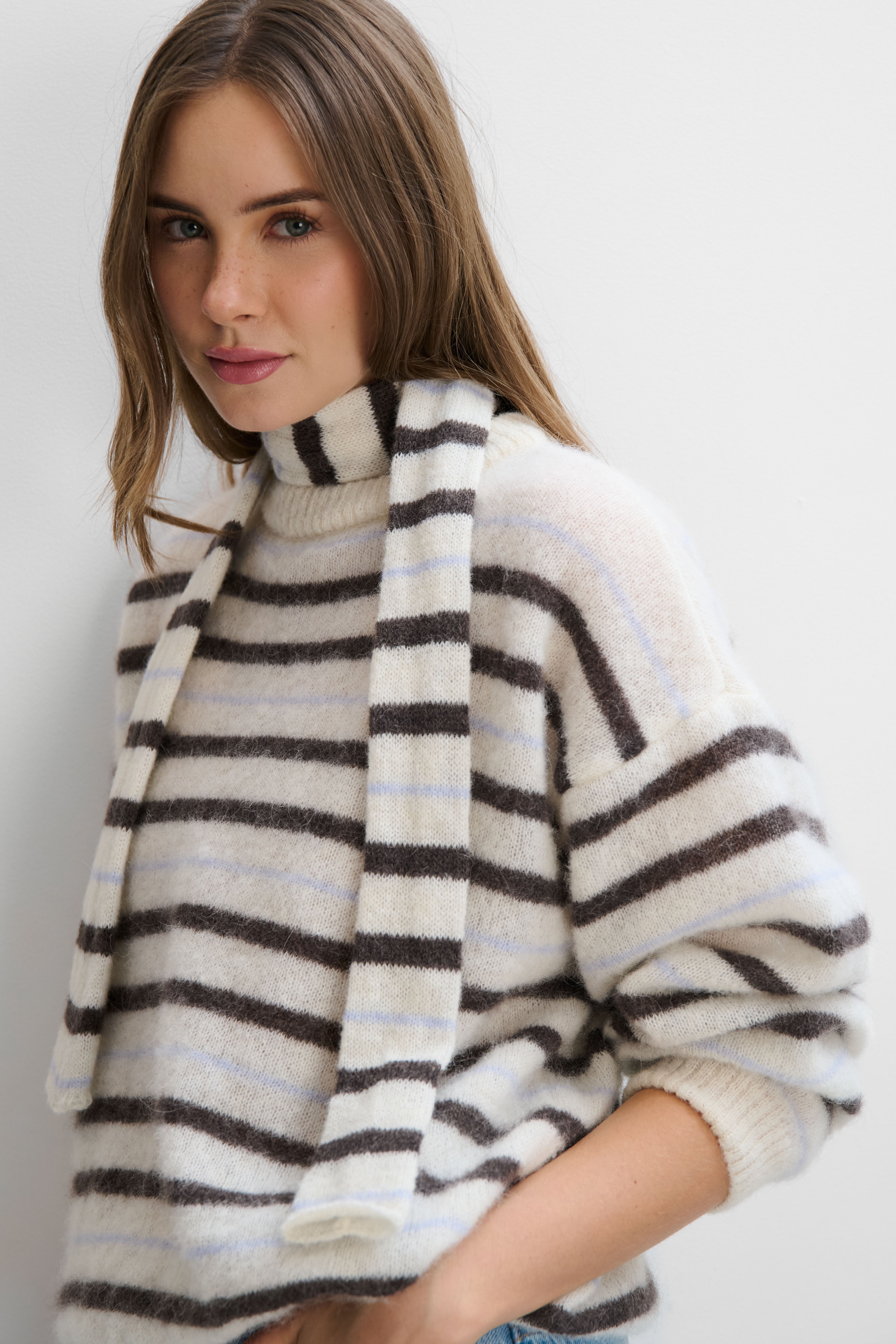 Lekki Sweter z wełny alpaki Gentle Lines ecru