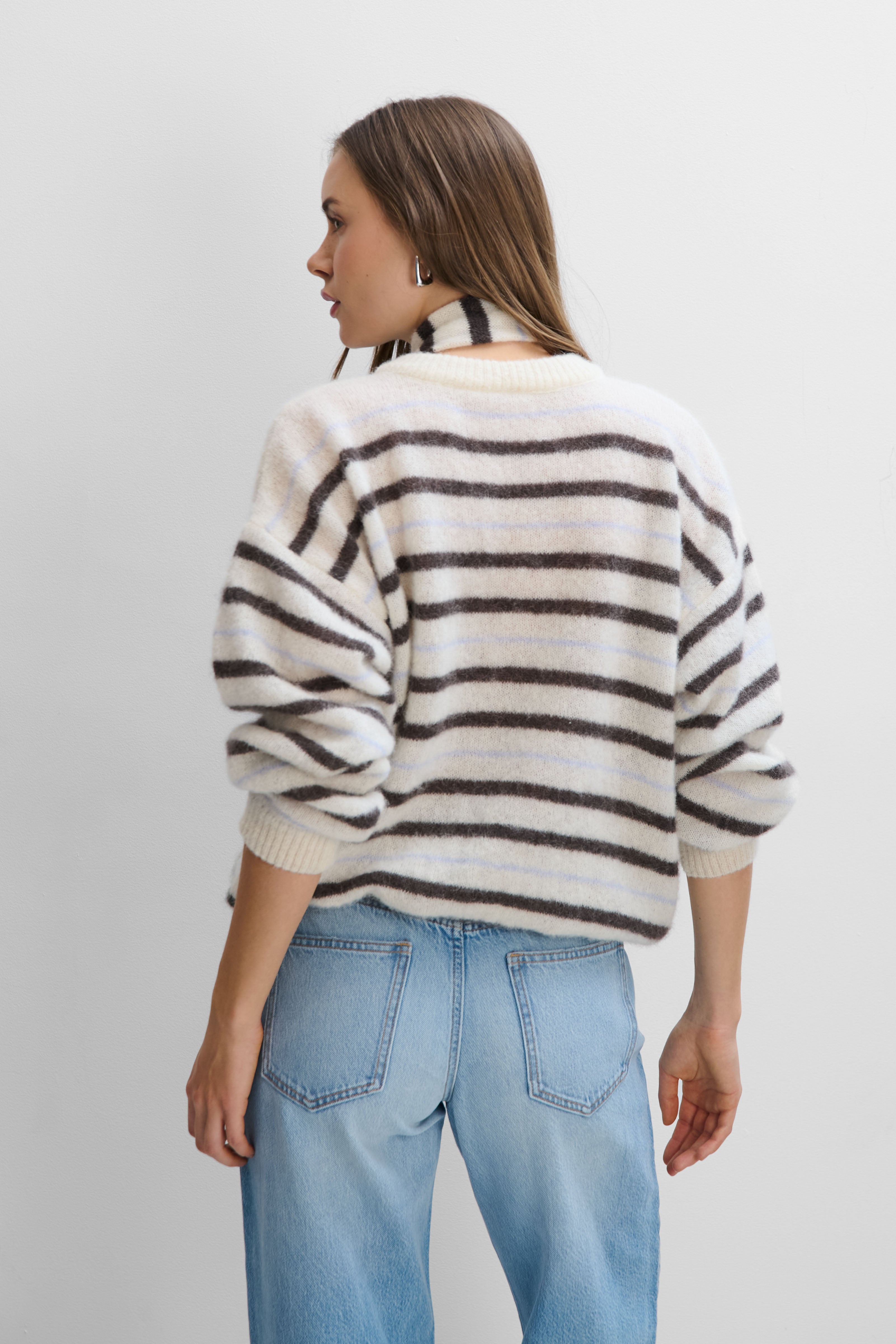 Lekki Sweter z wełny alpaki Gentle Lines ecru