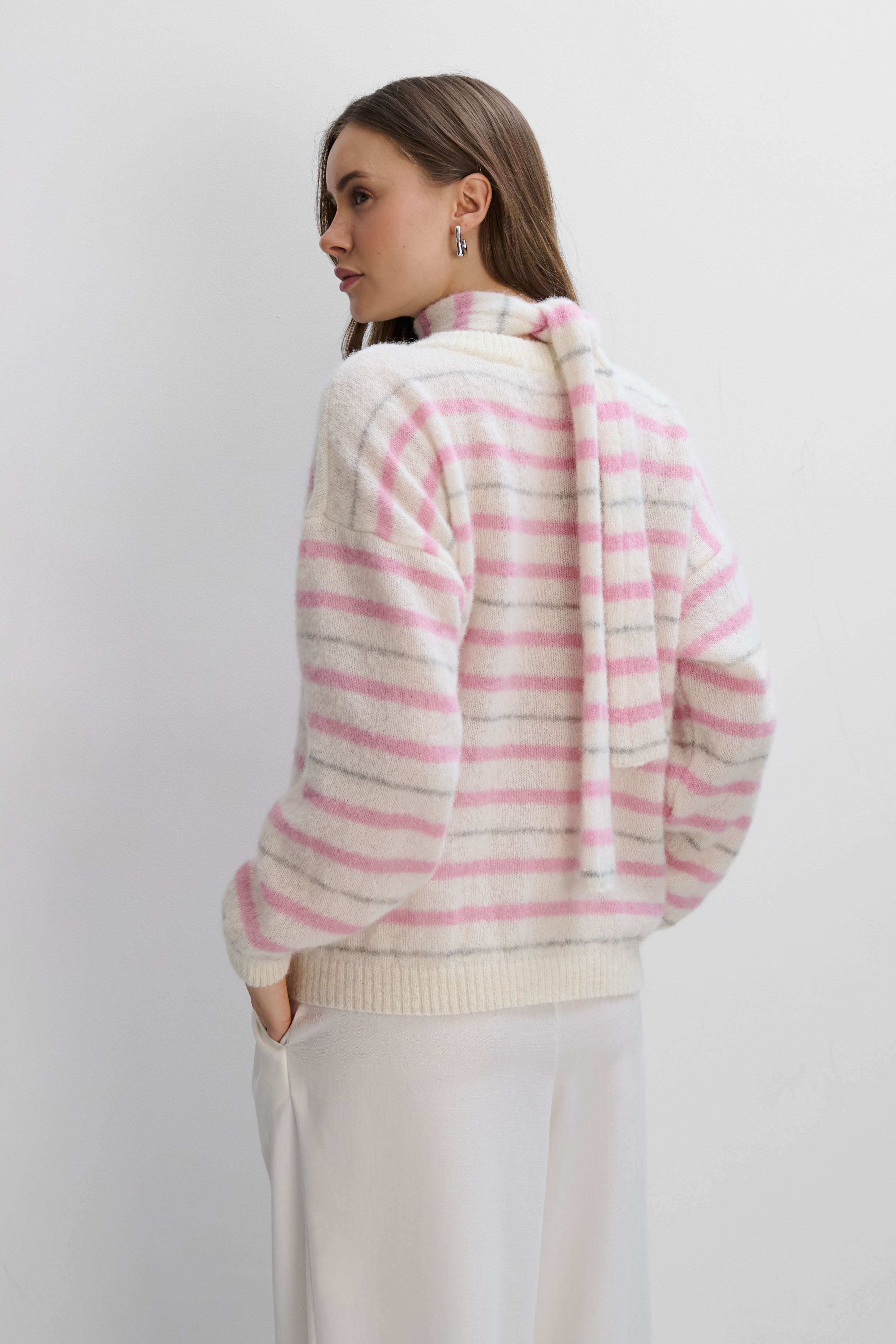 Lekki Sweter z wełny alpaki Gentle Lines różowy