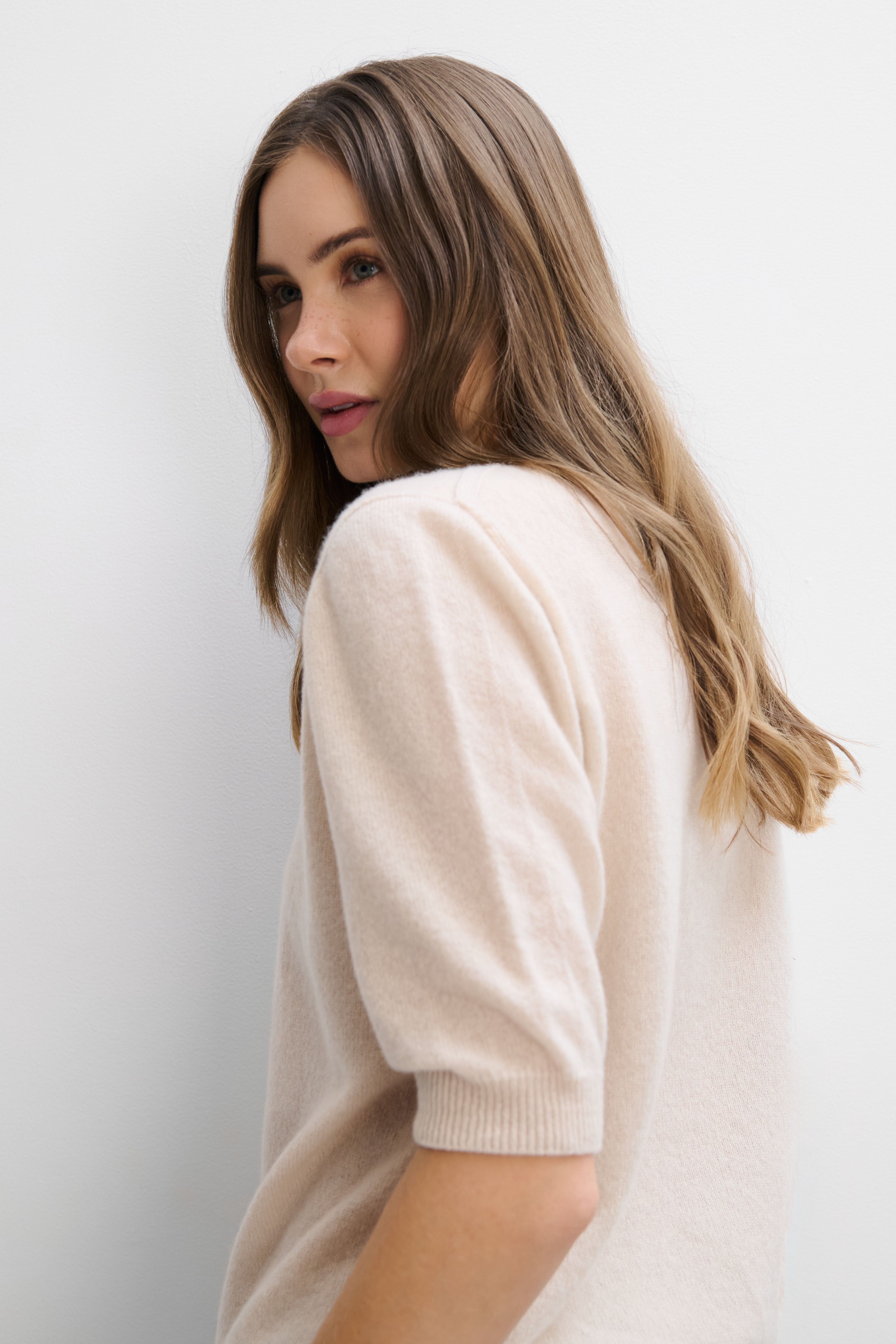 Bluzka z kaszmiru Lumi jasny beż