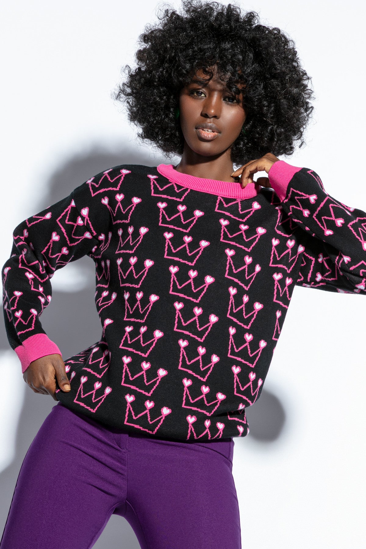 Bawełniany sweter korony serca czarny - 1