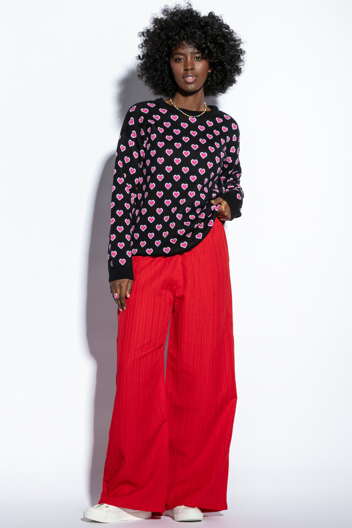 Bawełniany sweter w serduszka czarny - 2