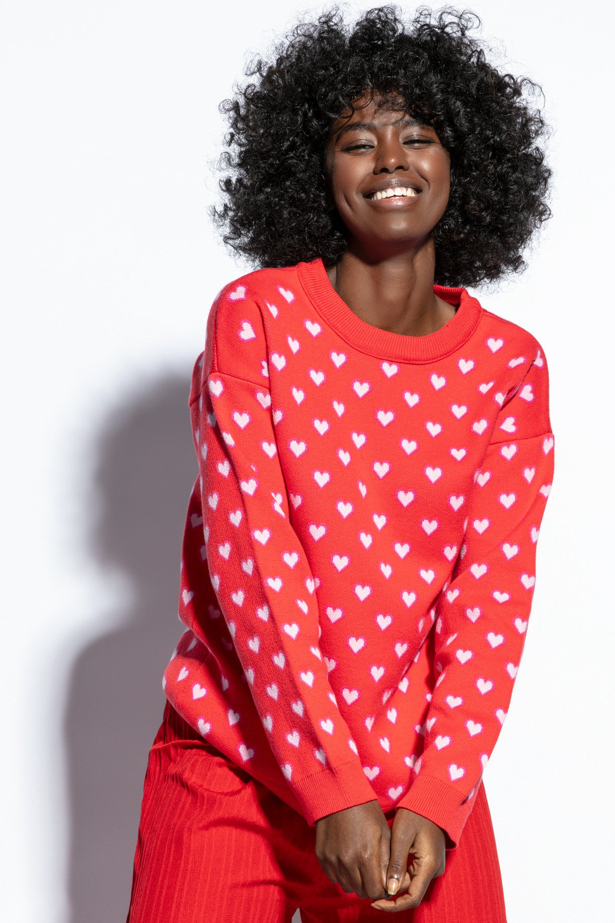 Bawełniany sweter w serduszka czerwony - 2