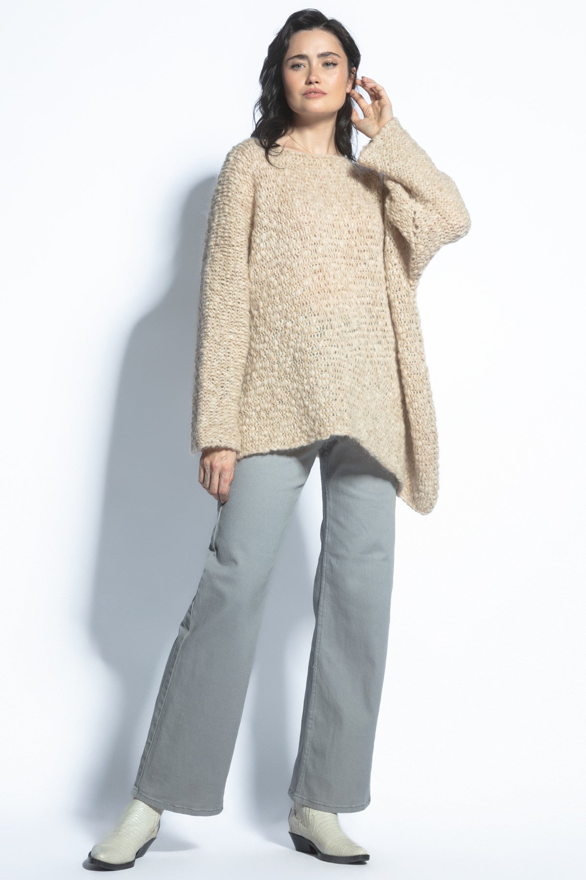 Bezszwowy oversizowy sweter premium z niefarbowanej wełny alpaki beżowy - 2