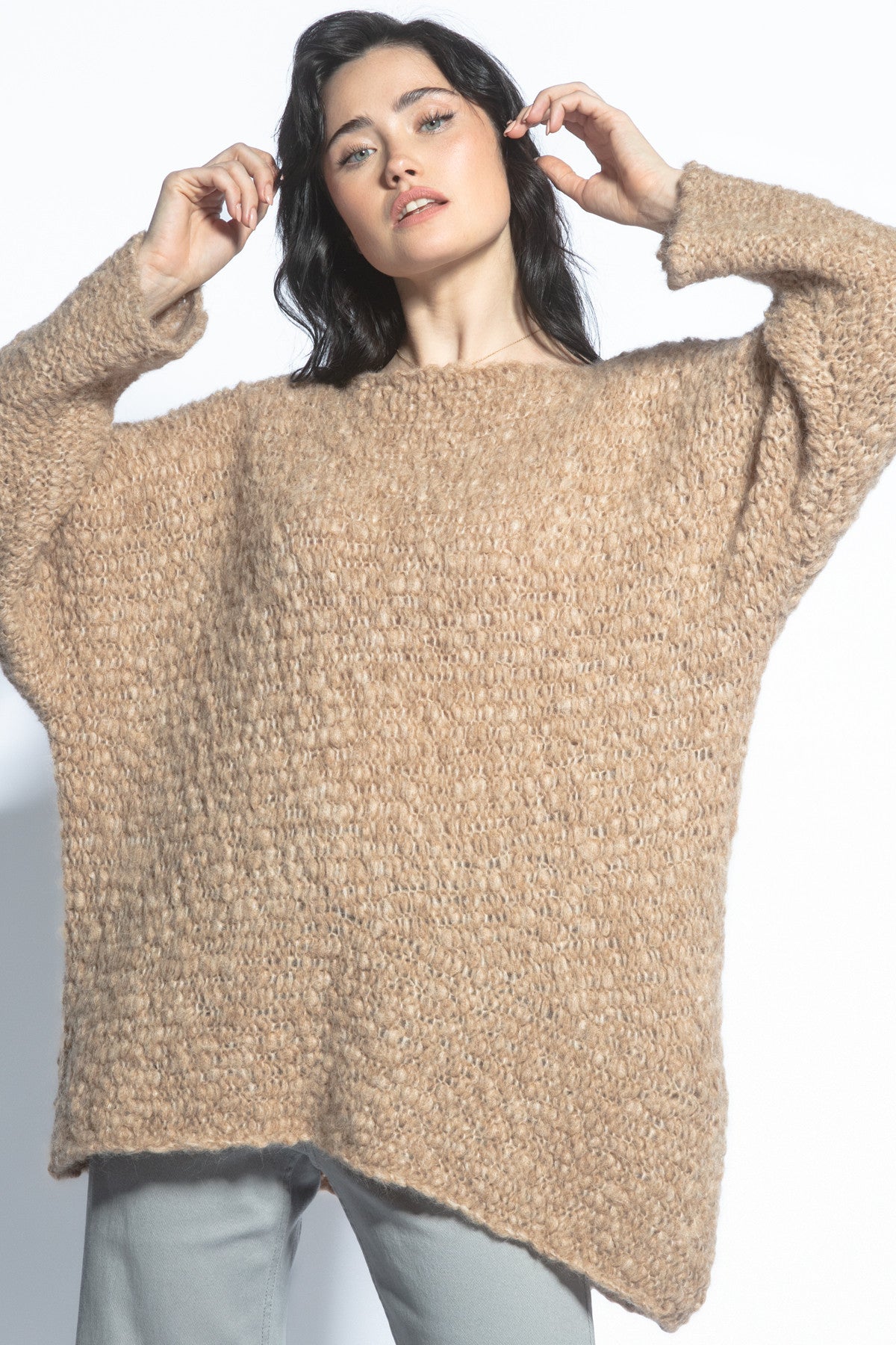 Bezszwowy oversizowy sweter premium z niefarbowanej wełny alpaki mocca - 7