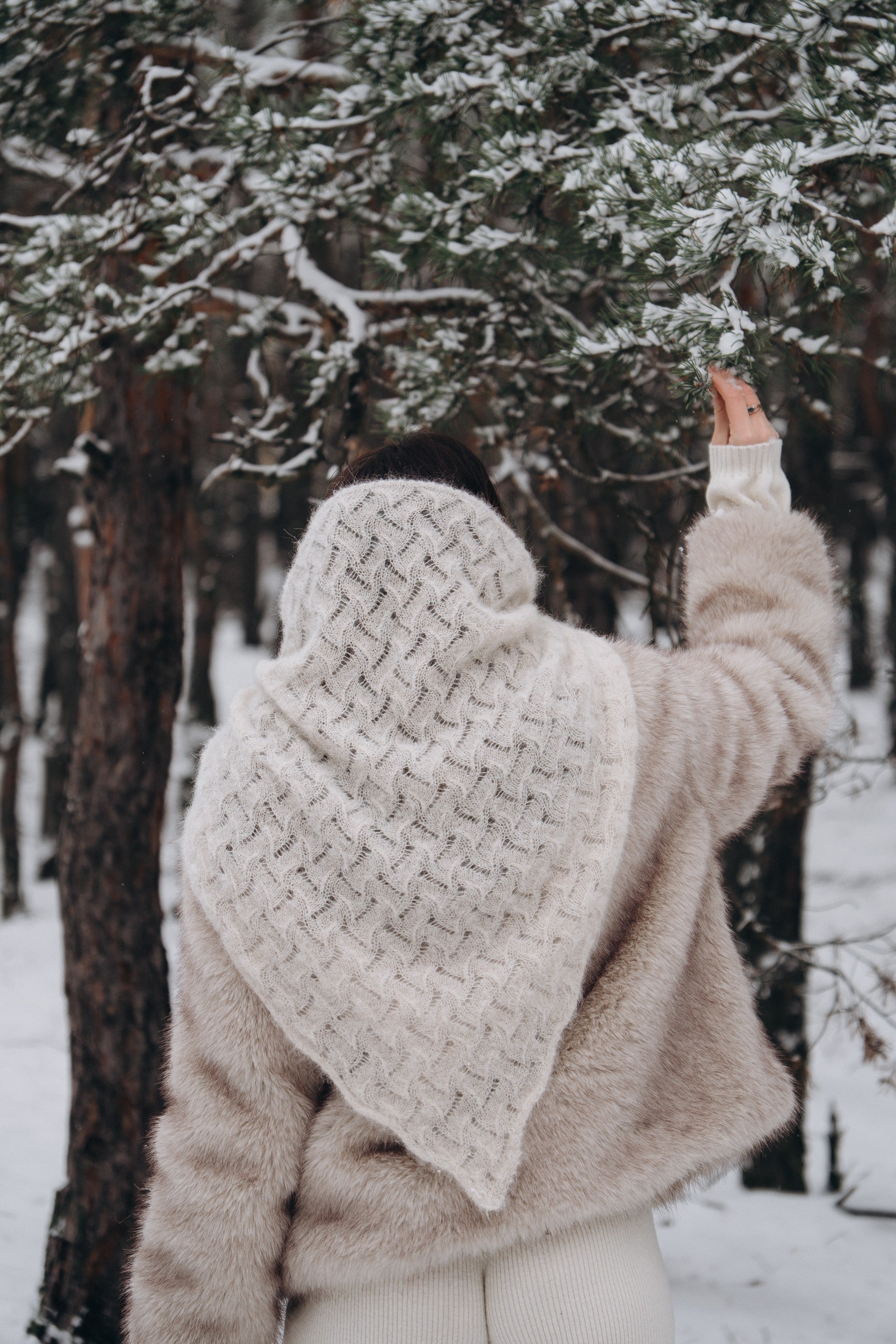 Chusta ażurowa z wełny alpaki Cloudloom Shawl beżowy - 3